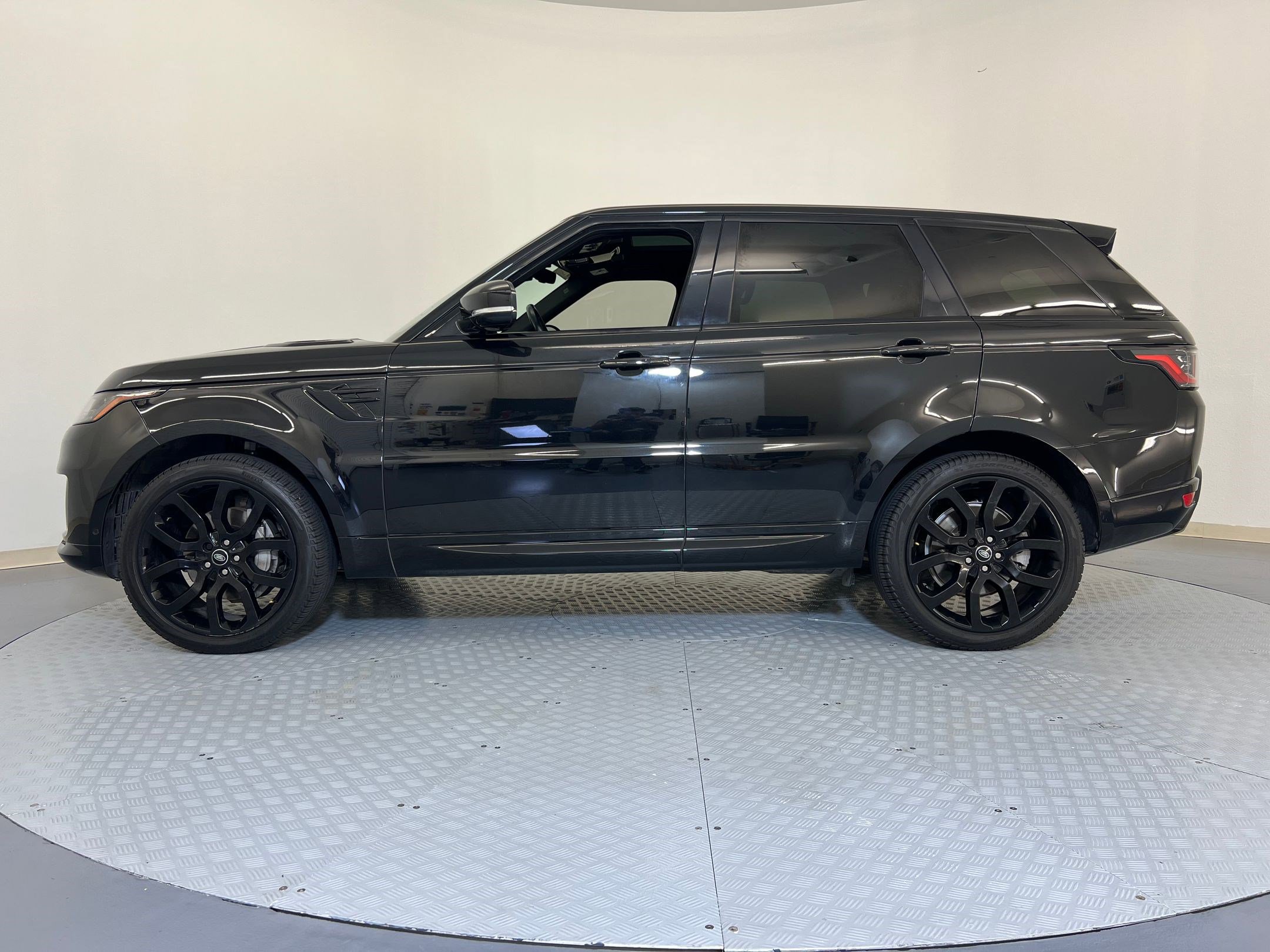 2021 Land Rover Range Rover Sport HSE Silver Edition photo 2