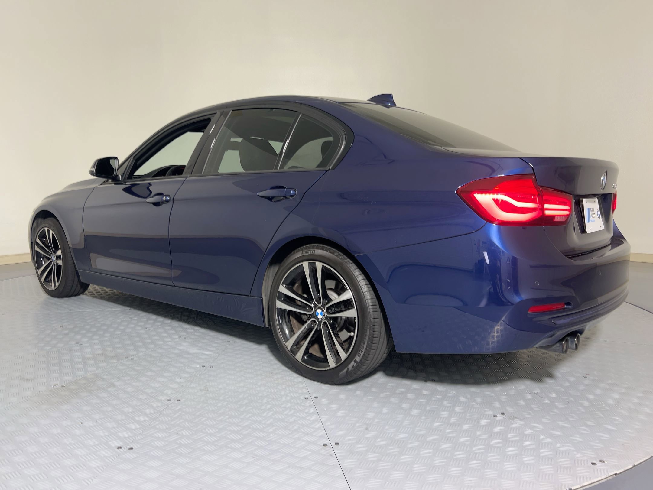 2018 Bmw 330i Sedan photo 3