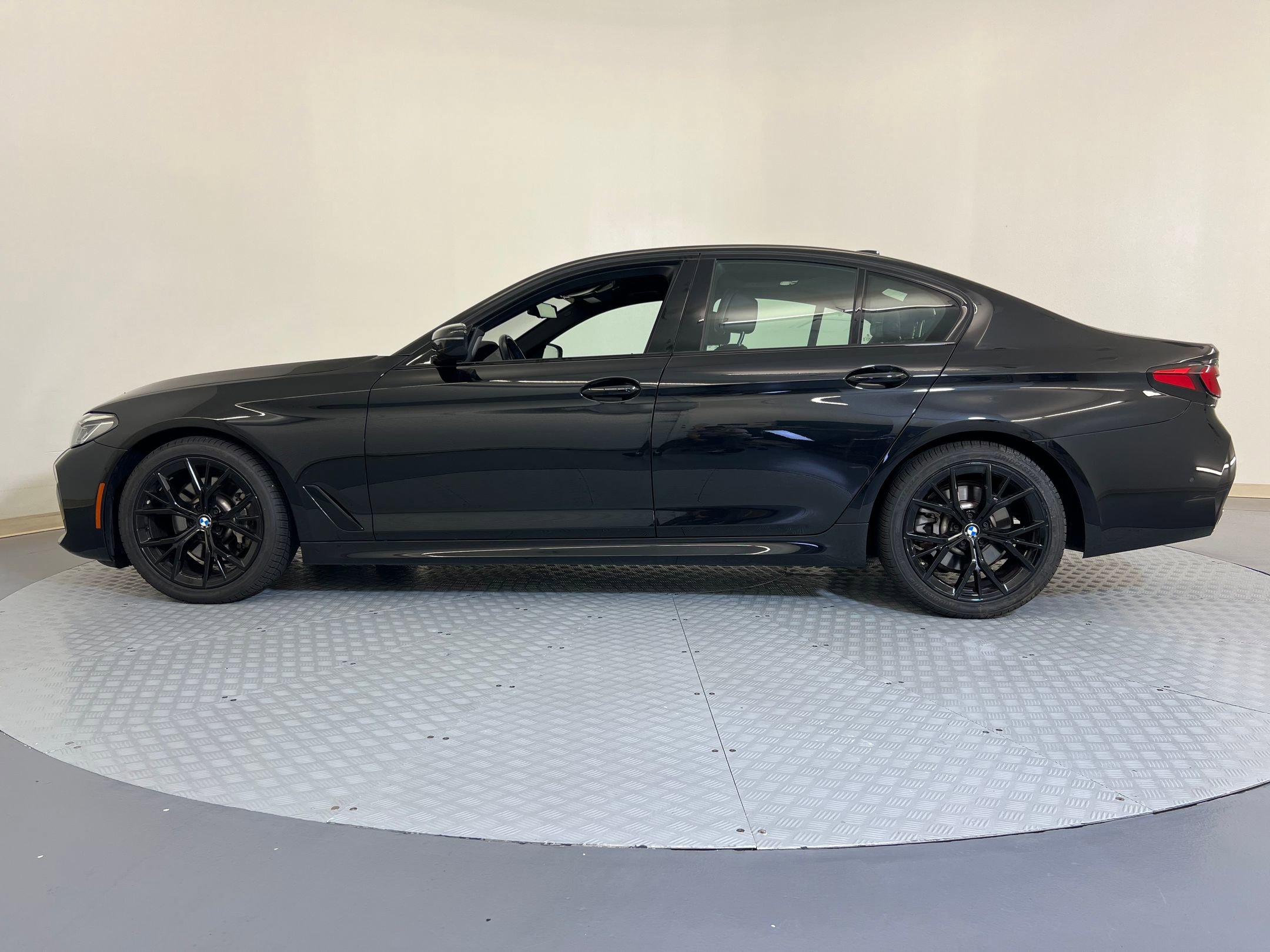 2022 Bmw 530i photo 2