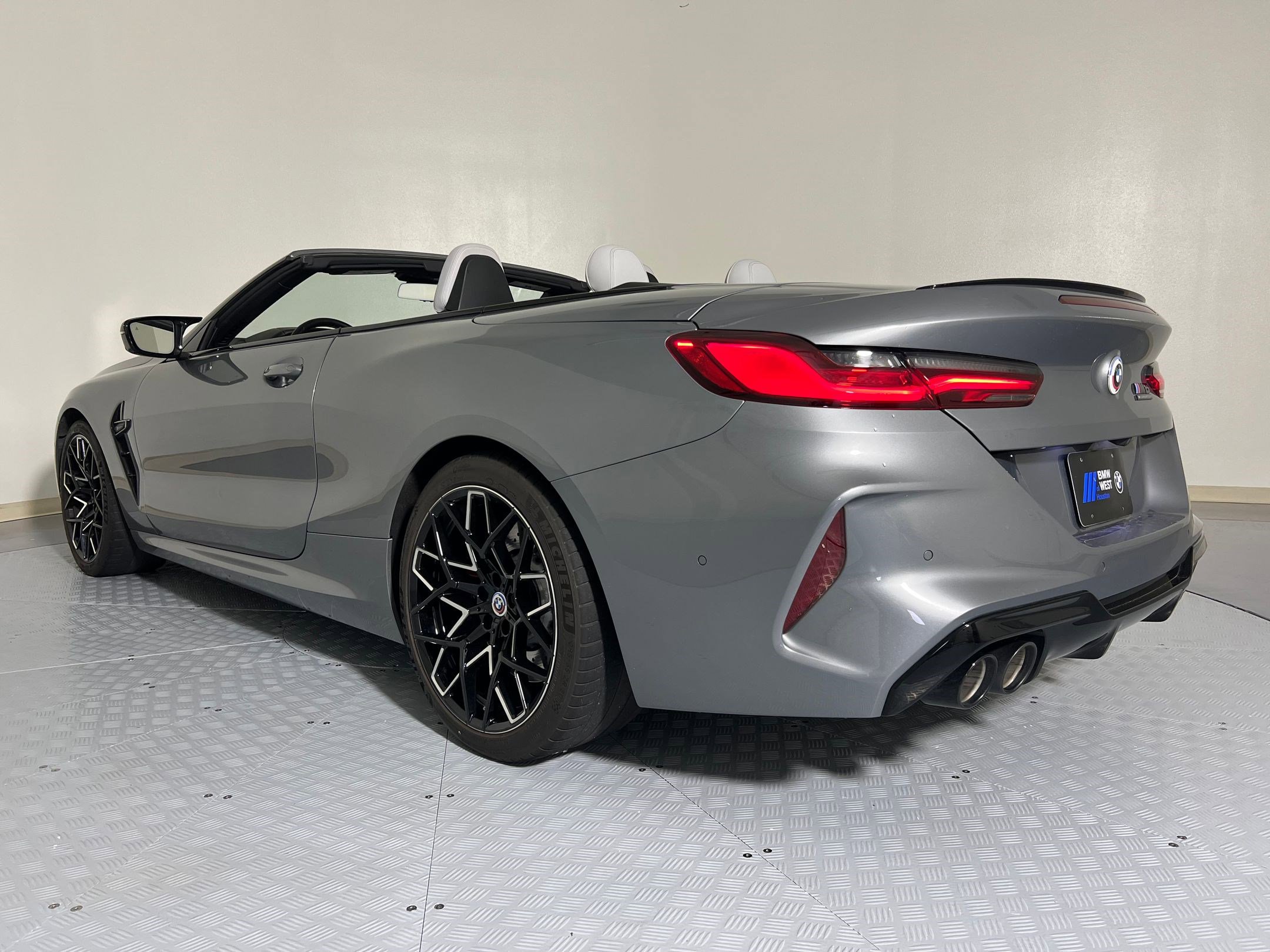 2023 Bmw M8 Competition Convertible photo 3
