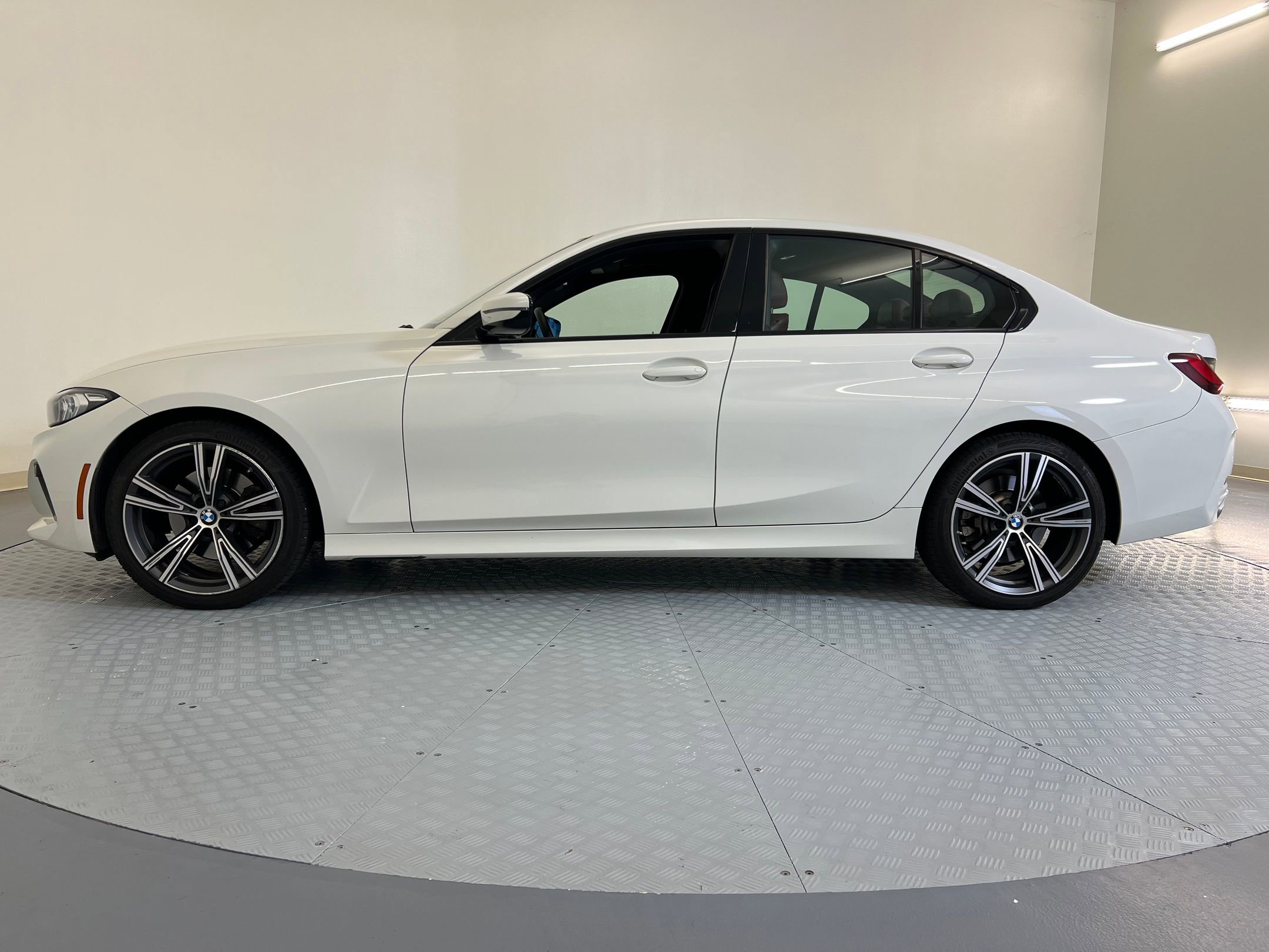 2023 Bmw 330i photo 2
