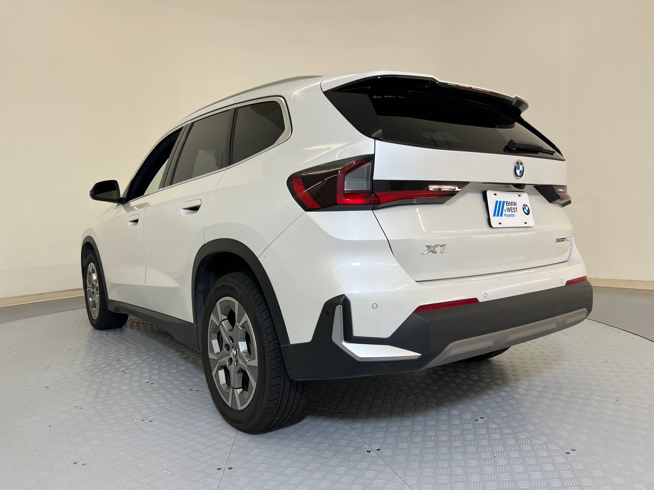 2023 Bmw X1 XDrive28i photo 2