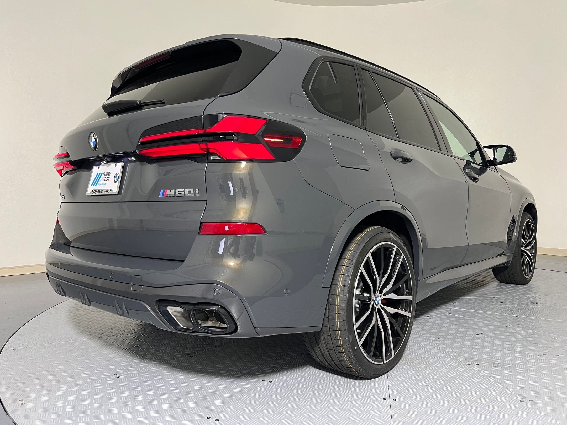 X5 M60i SUV