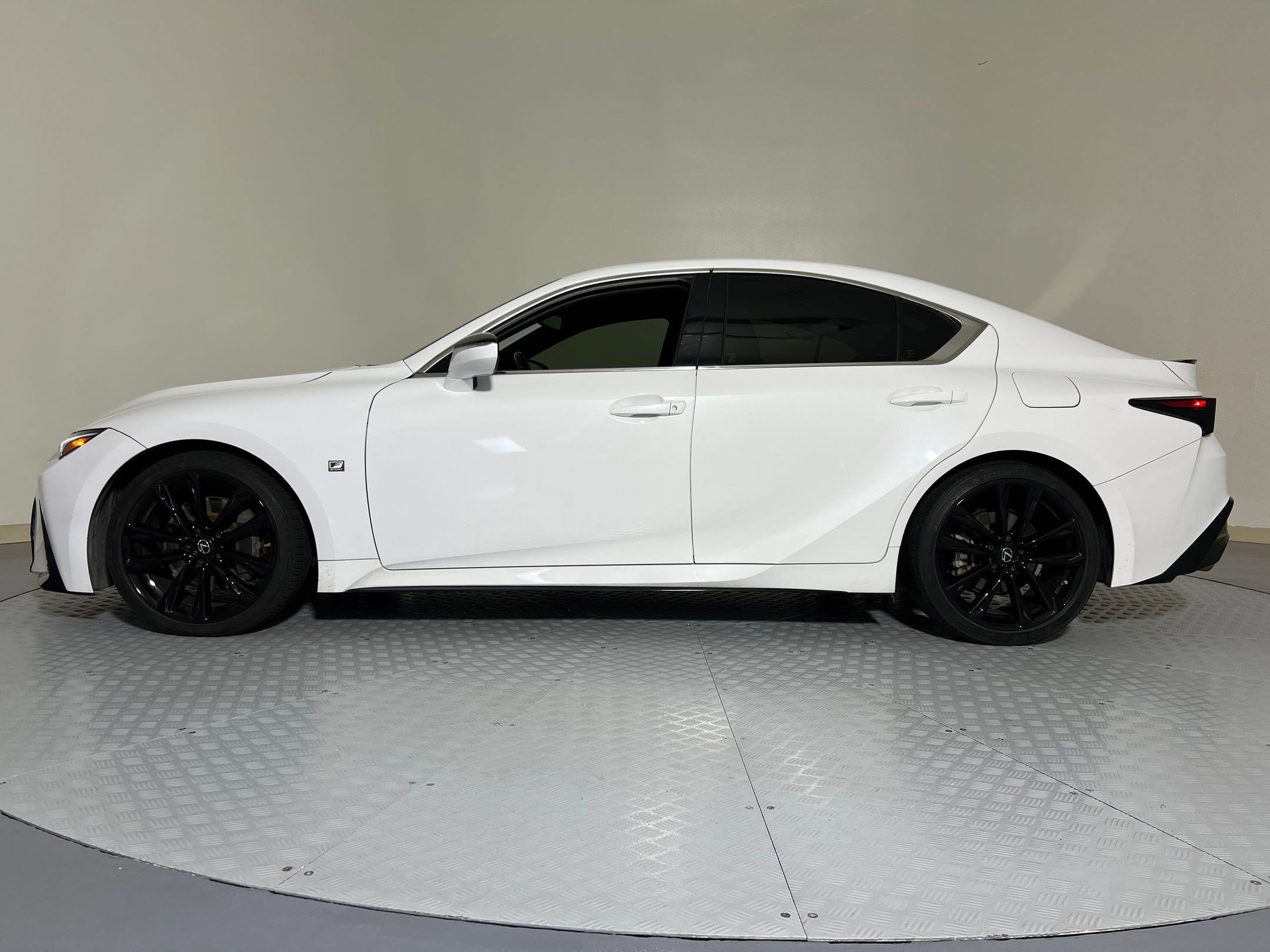 2021 Lexus IS 350 F SPORT photo 2