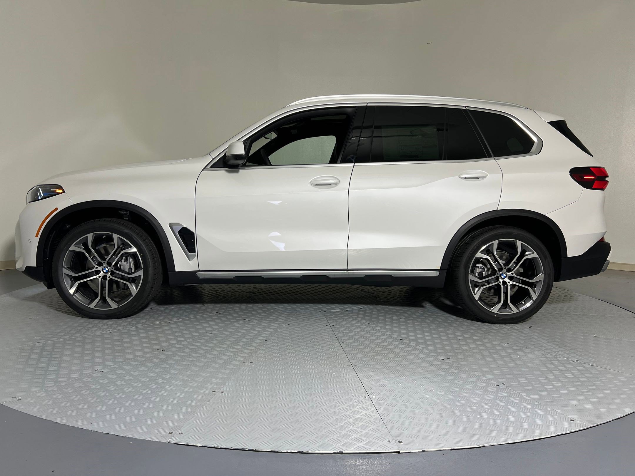 2026 Bmw X5 sDrive40i photo 2
