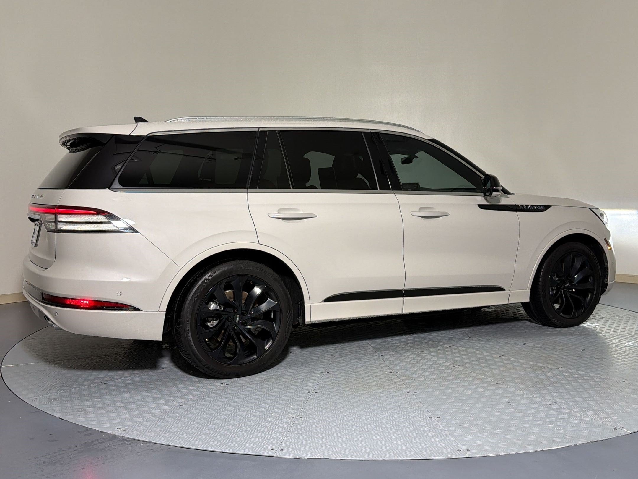 Aviator Grand Touring SUV