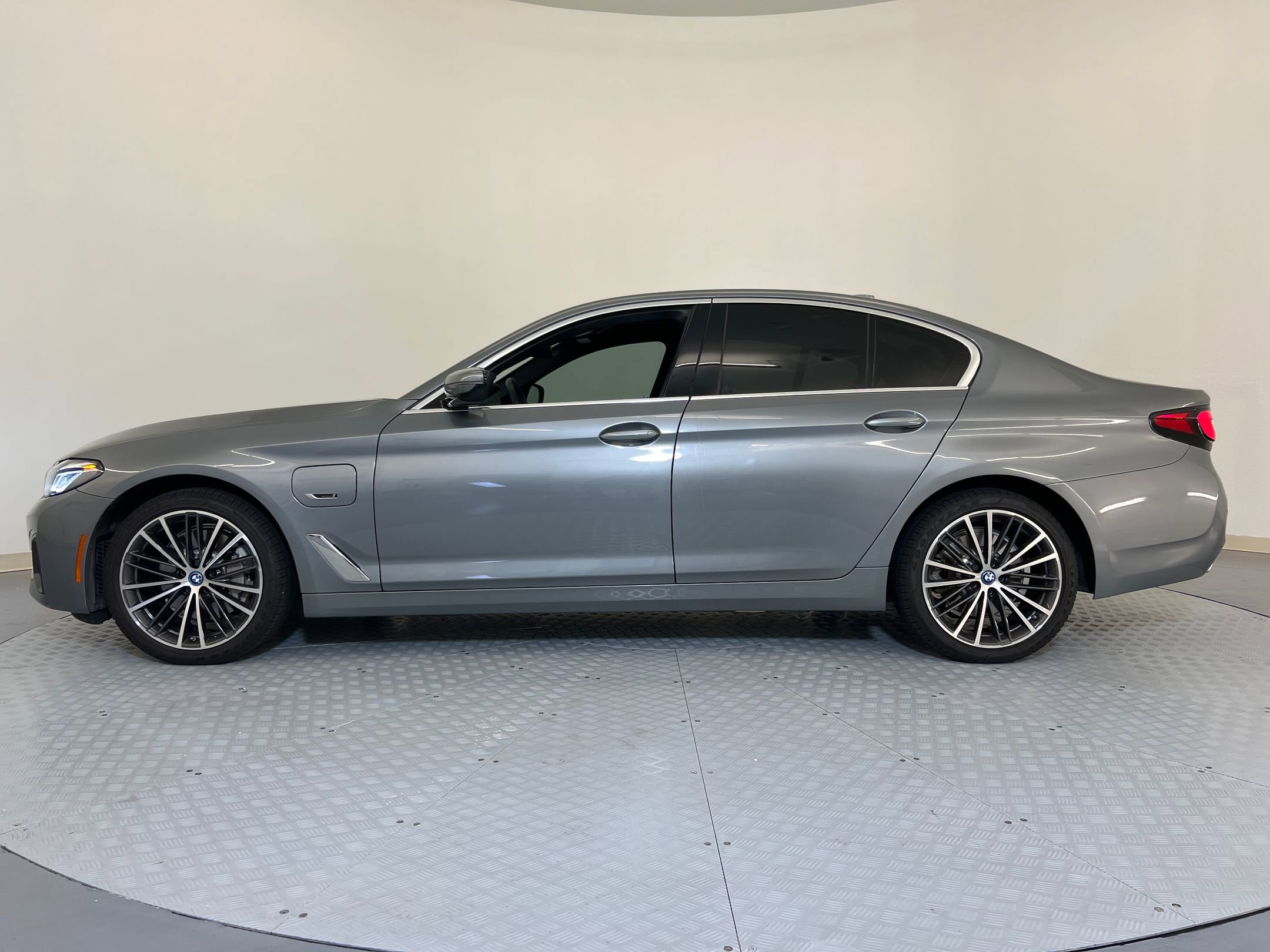 2023 Bmw 530e 5-Series photo 2