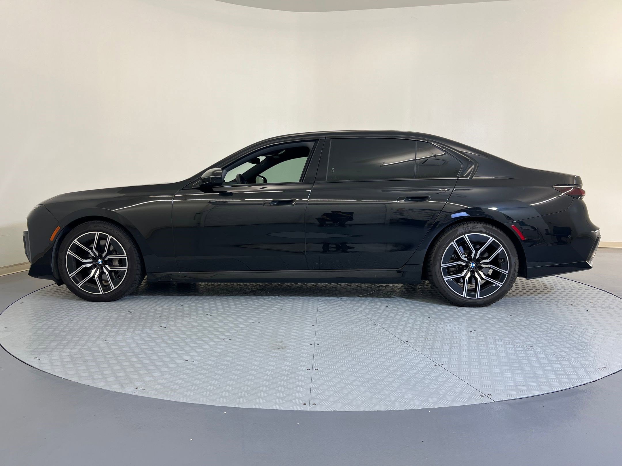 2025 Bmw 740i photo 2