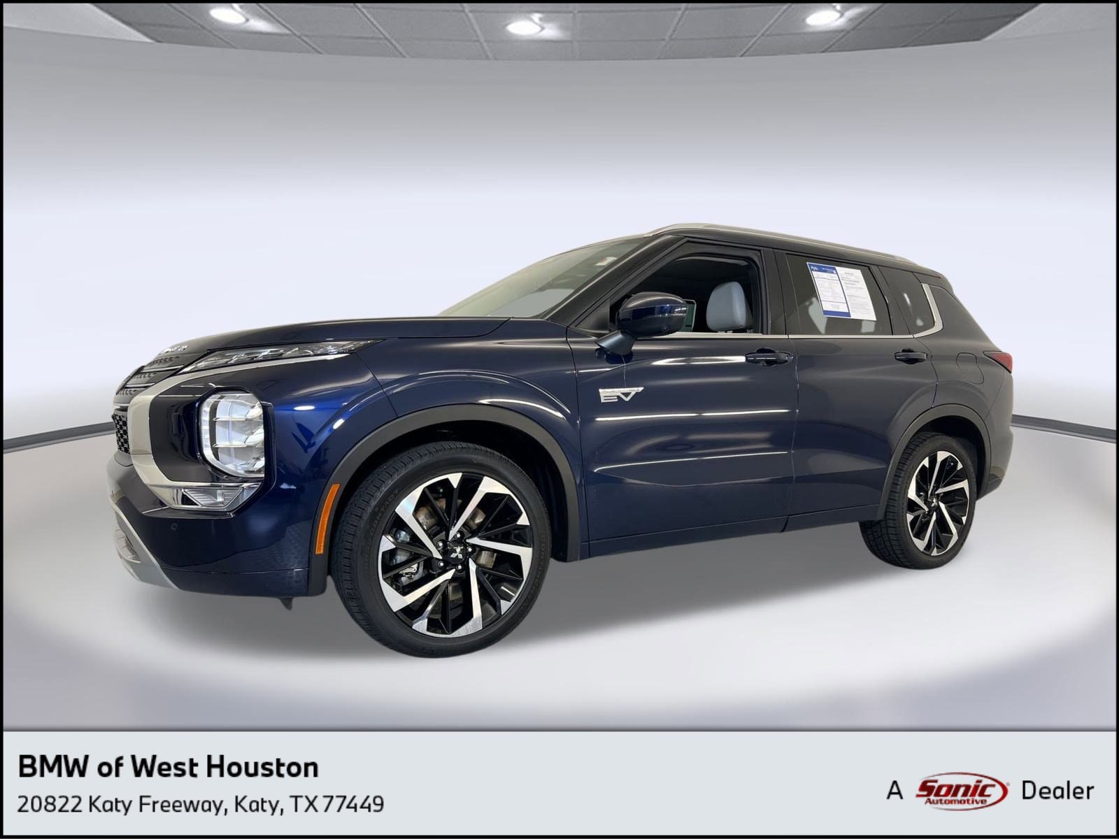 2023 Mitsubishi Outlander Plug-In Hybrid SEL's photo