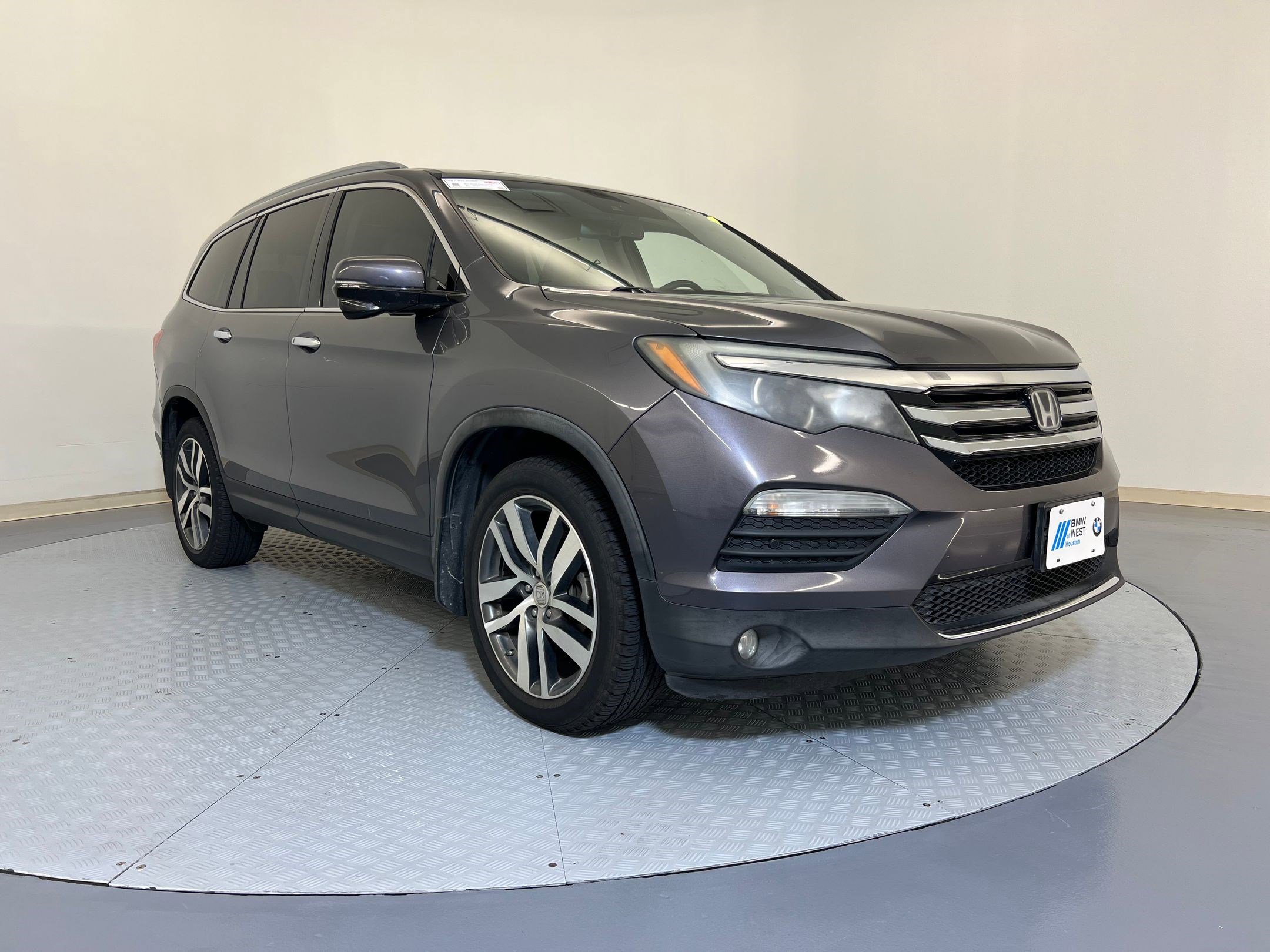 2017 Honda Pilot Touring photo 4
