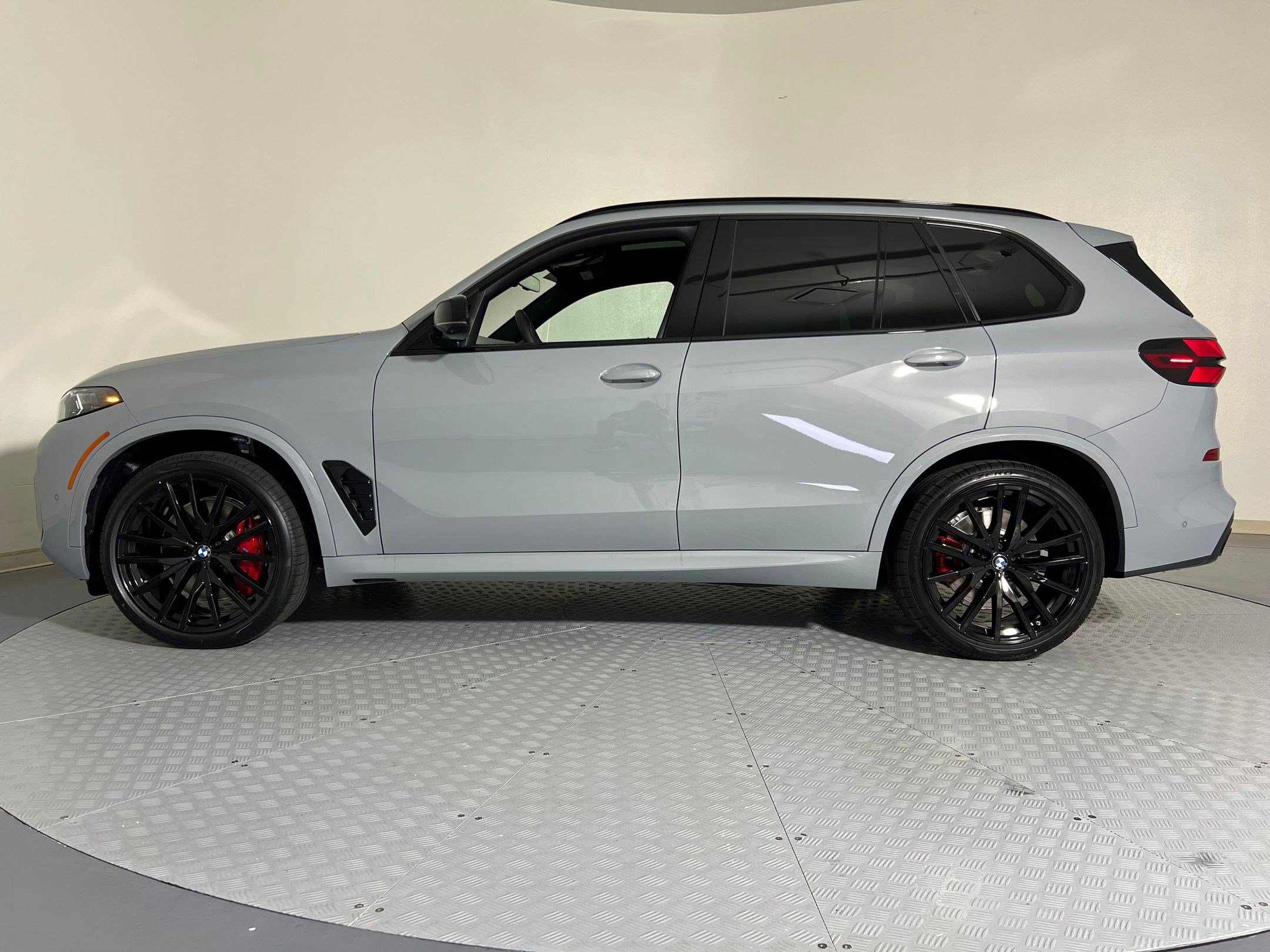 2026 Bmw X5 M60i photo 2
