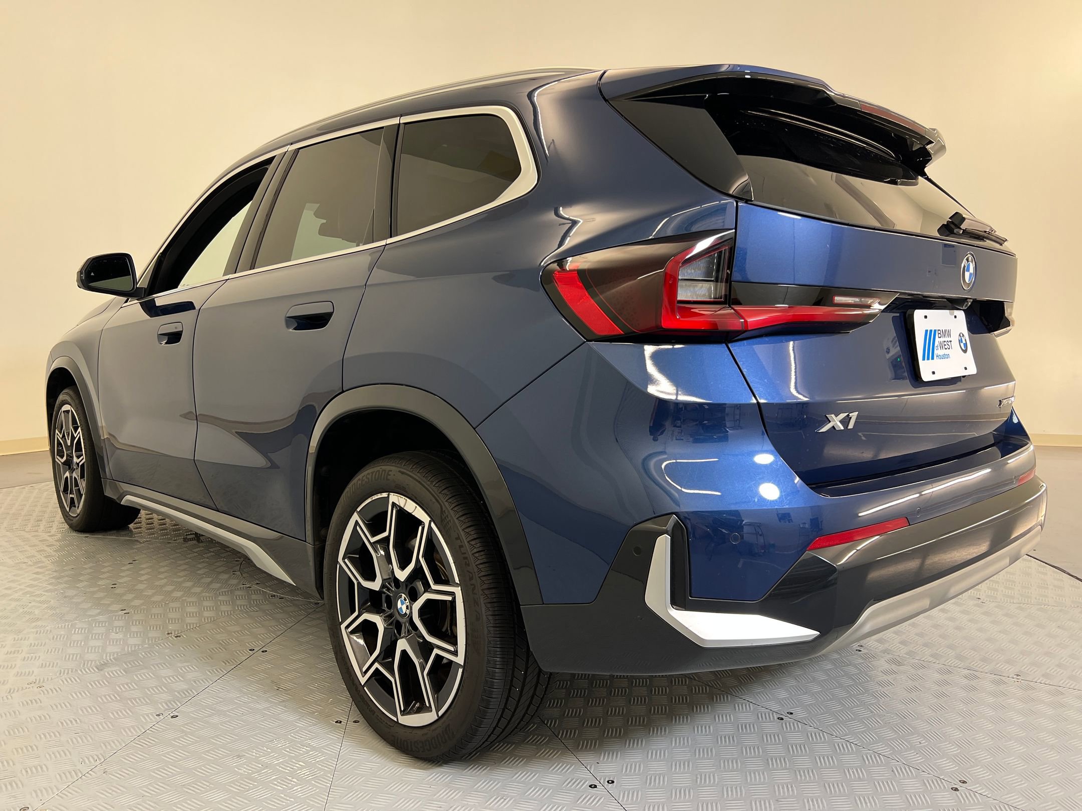 2025 Bmw X1 XDrive28i photo 3