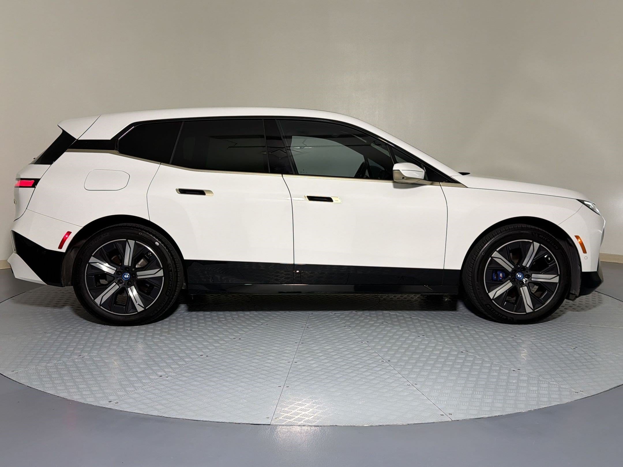 IX M60 SUV