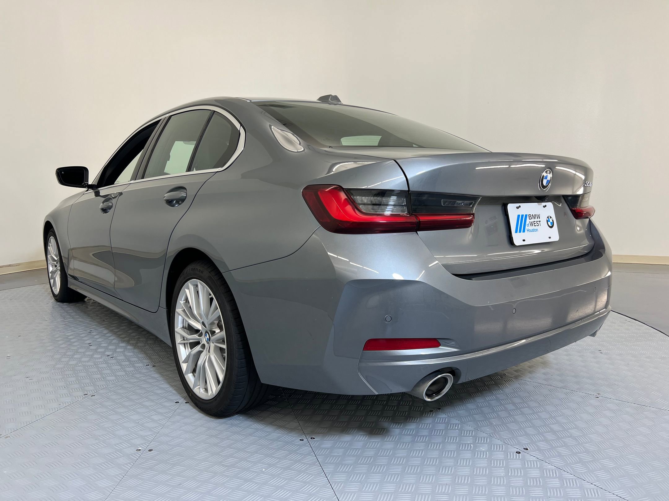 2024 Bmw 330i photo 2