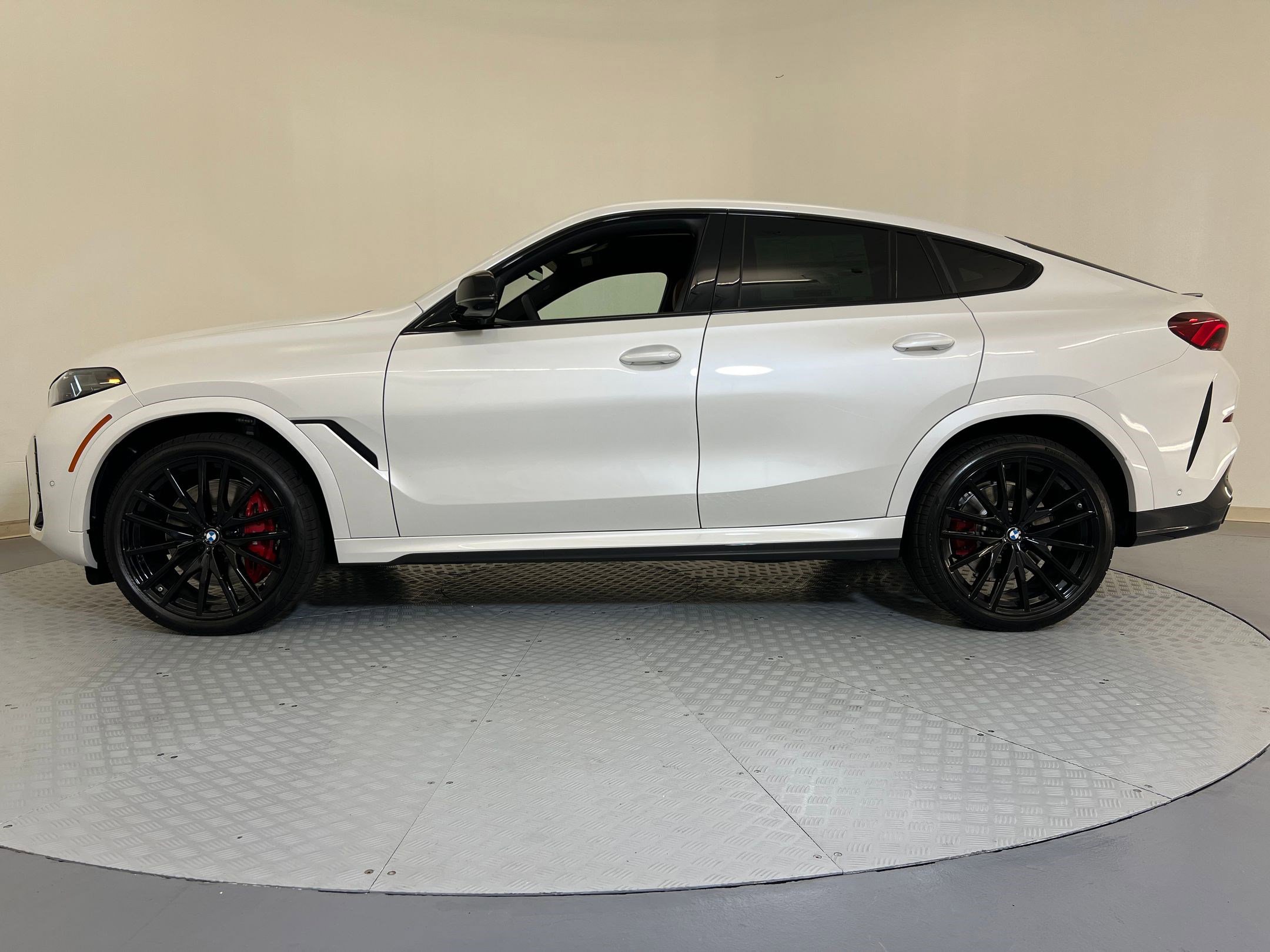 2026 Bmw X6 photo 2