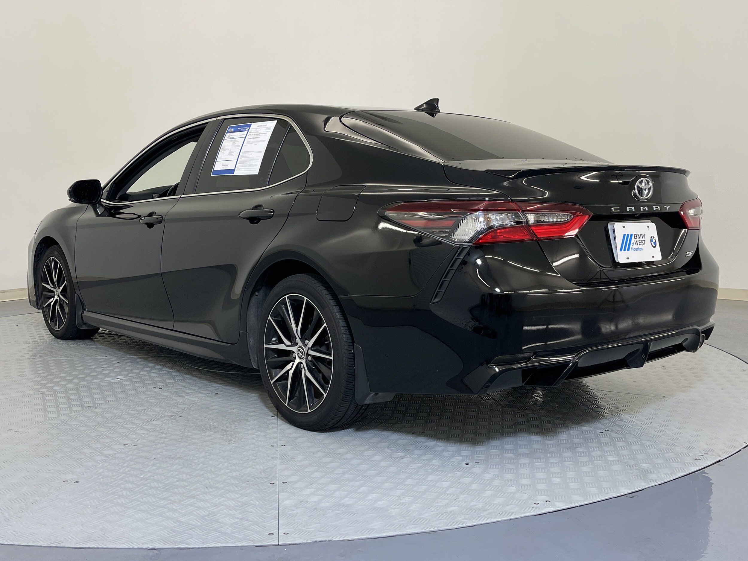 2022 Toyota Camry SE photo 4
