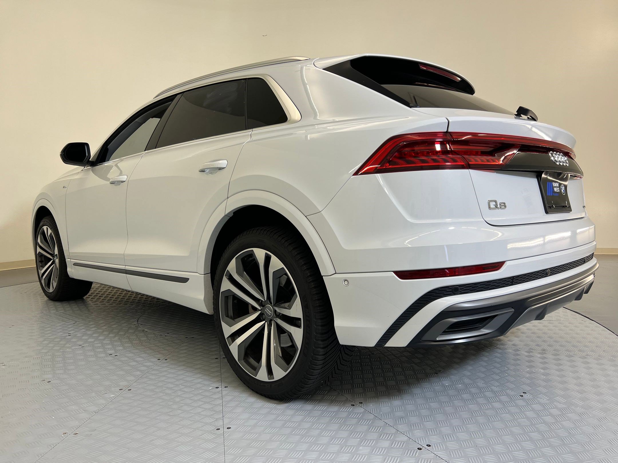 2021 Audi Q8 55 Premium photo 3