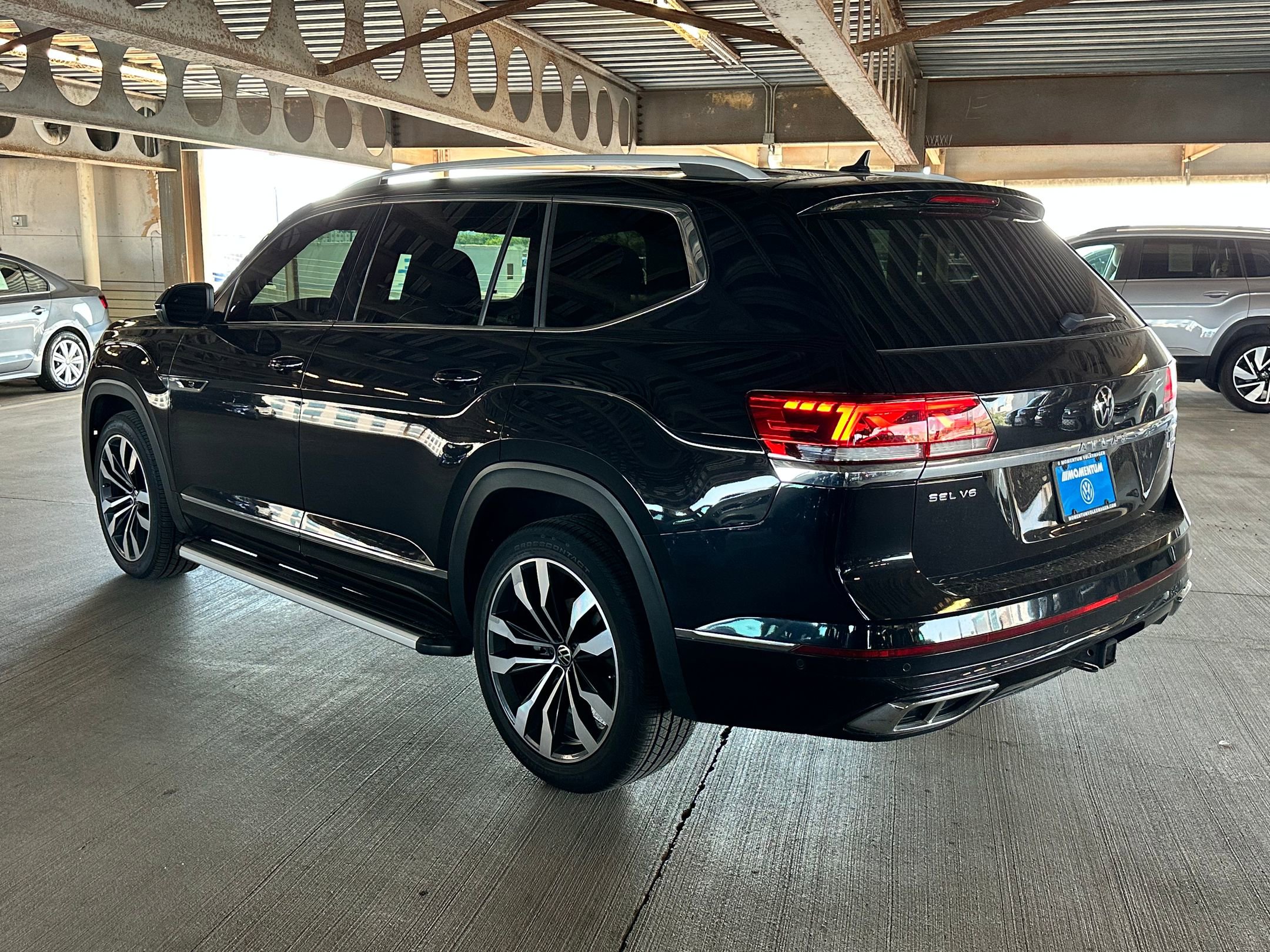 2022 Volkswagen Atlas V6 SEL Premium R-Line photo 2