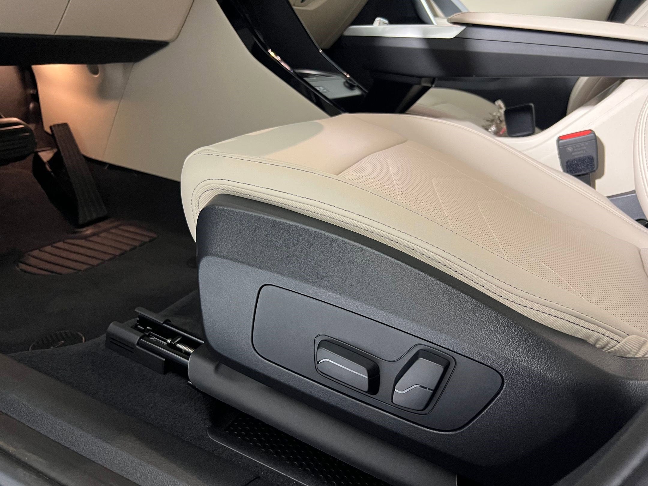 2025 BMW X2 28i - Photo 12
