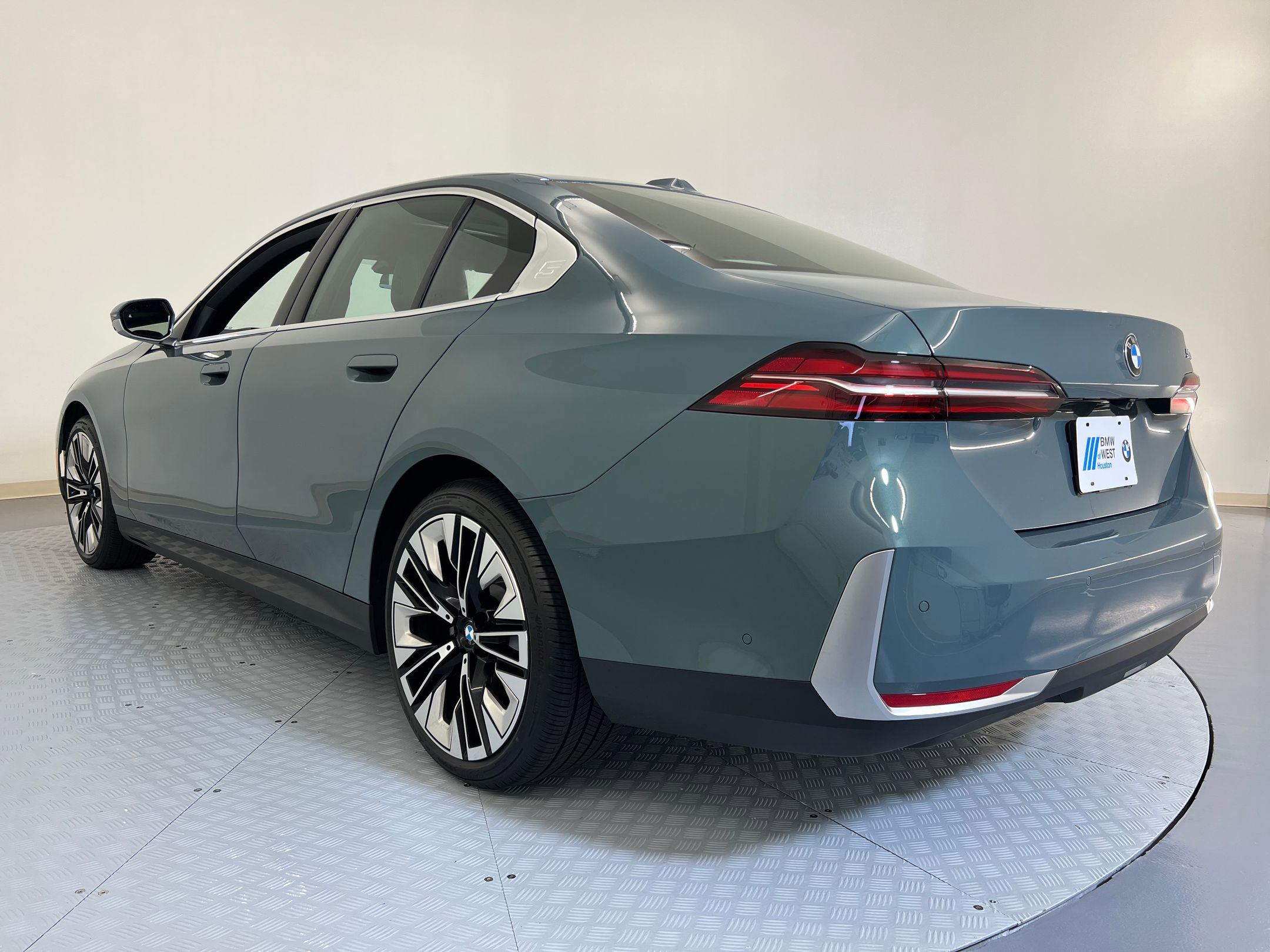 2025 Bmw 530i photo 3