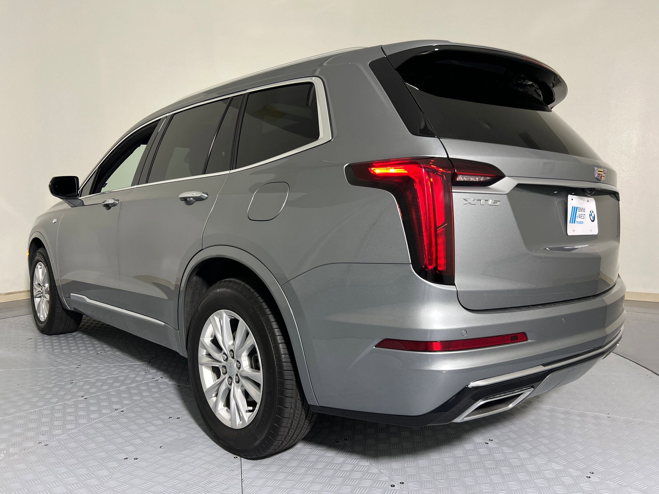 2023 Cadillac XT6 Luxury photo 2