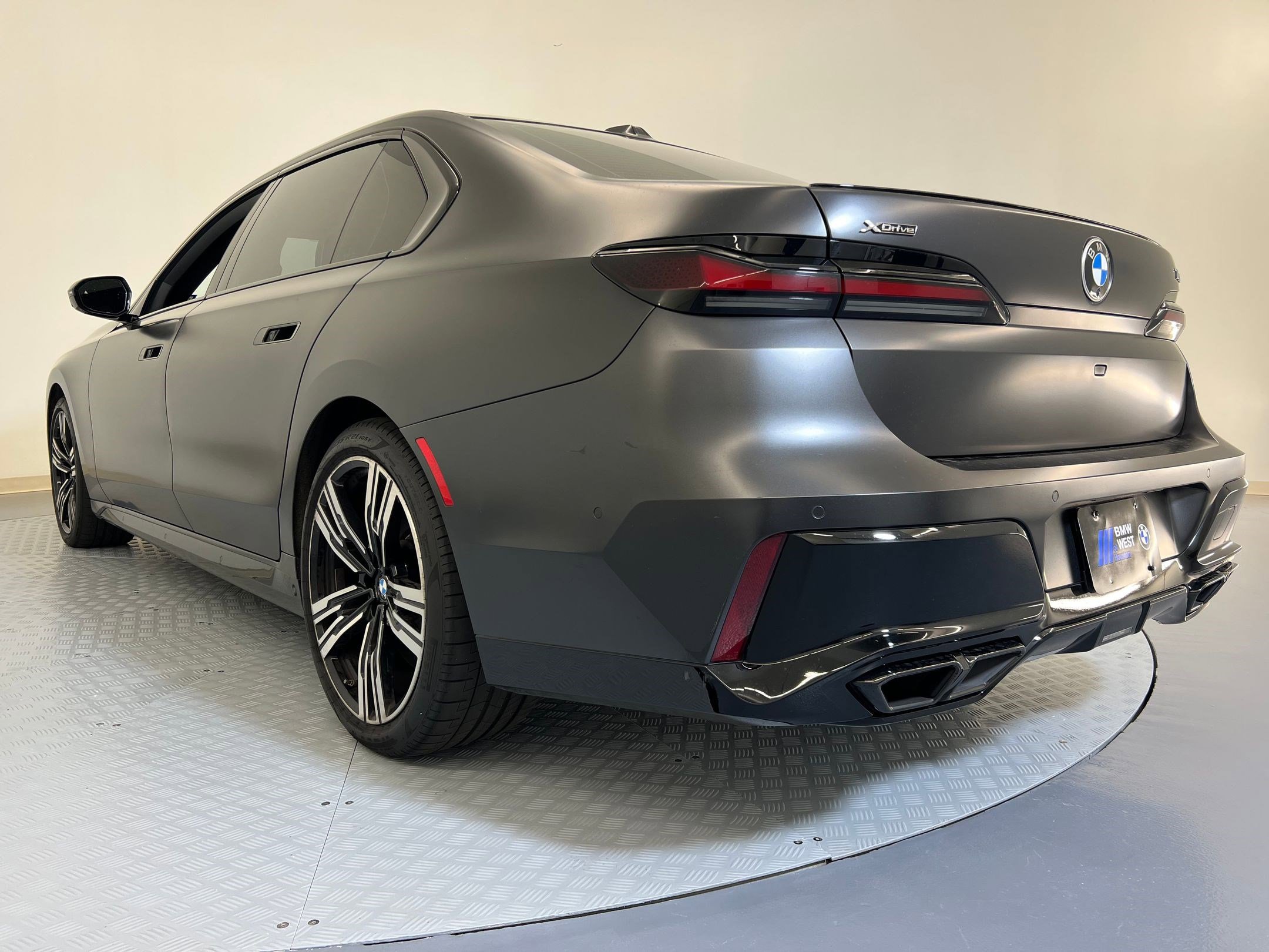 2023 Bmw 760i xDrive photo 2