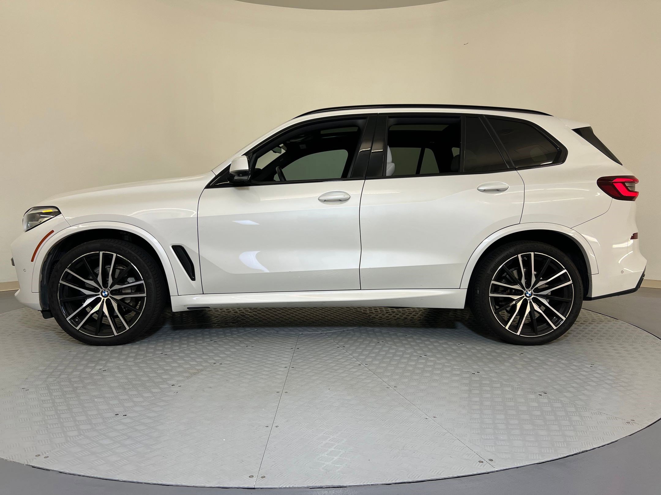 2023 Bmw X5 sDrive40i photo 2