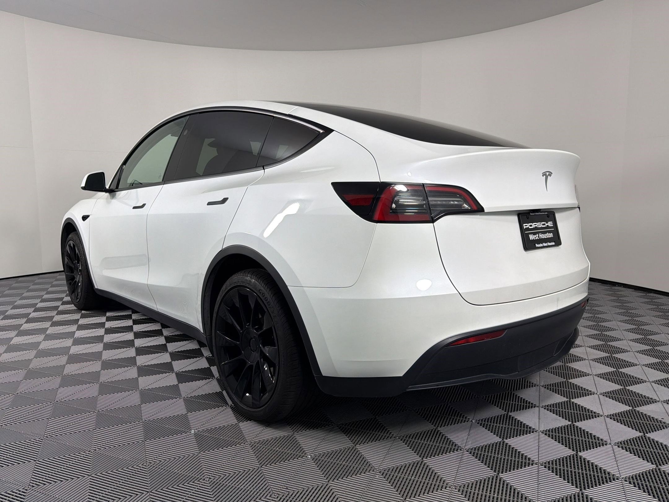 Model Y Base SUV