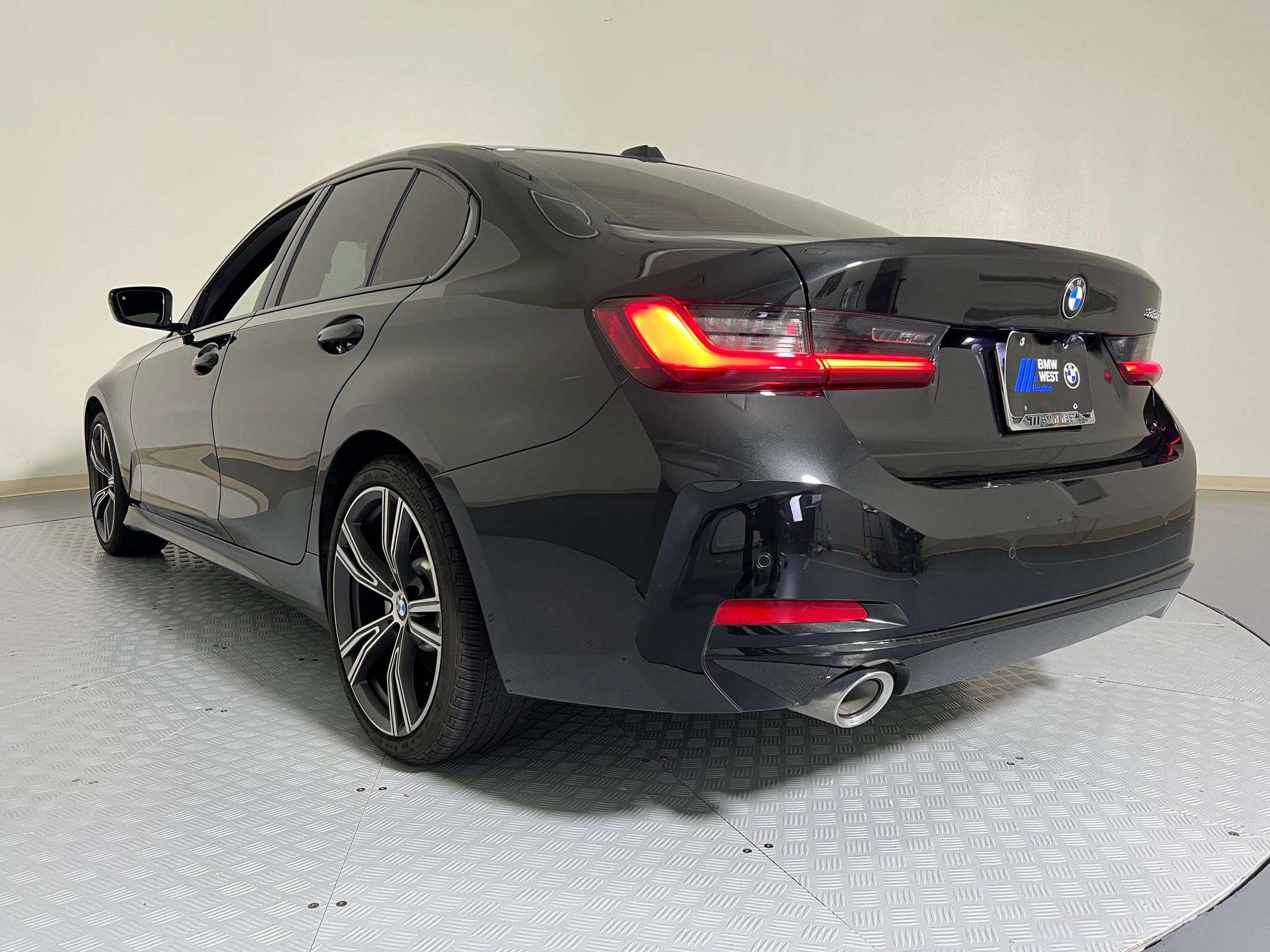 2023 Bmw 330i 3-Series photo 3
