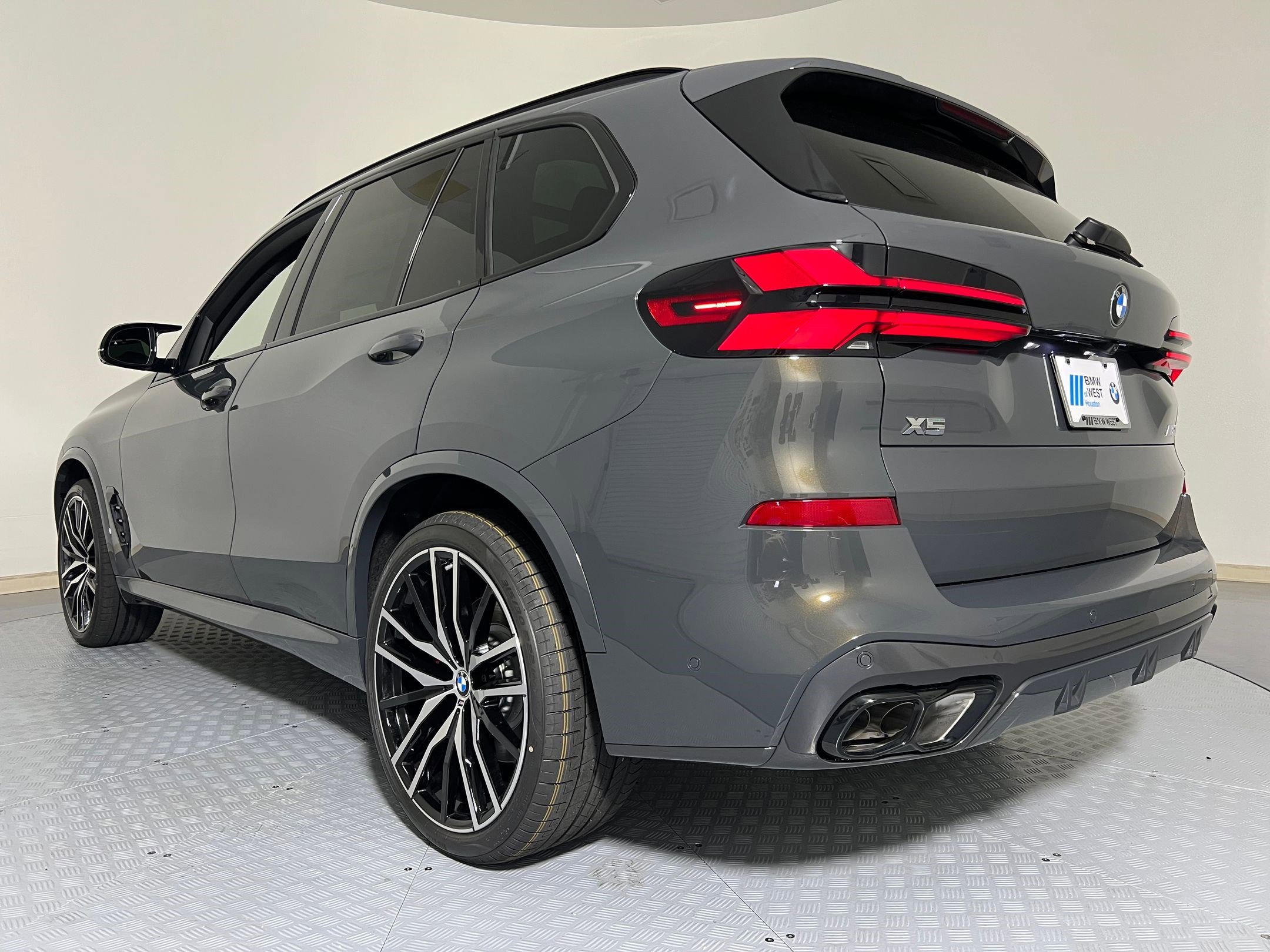 X5 M60i SUV