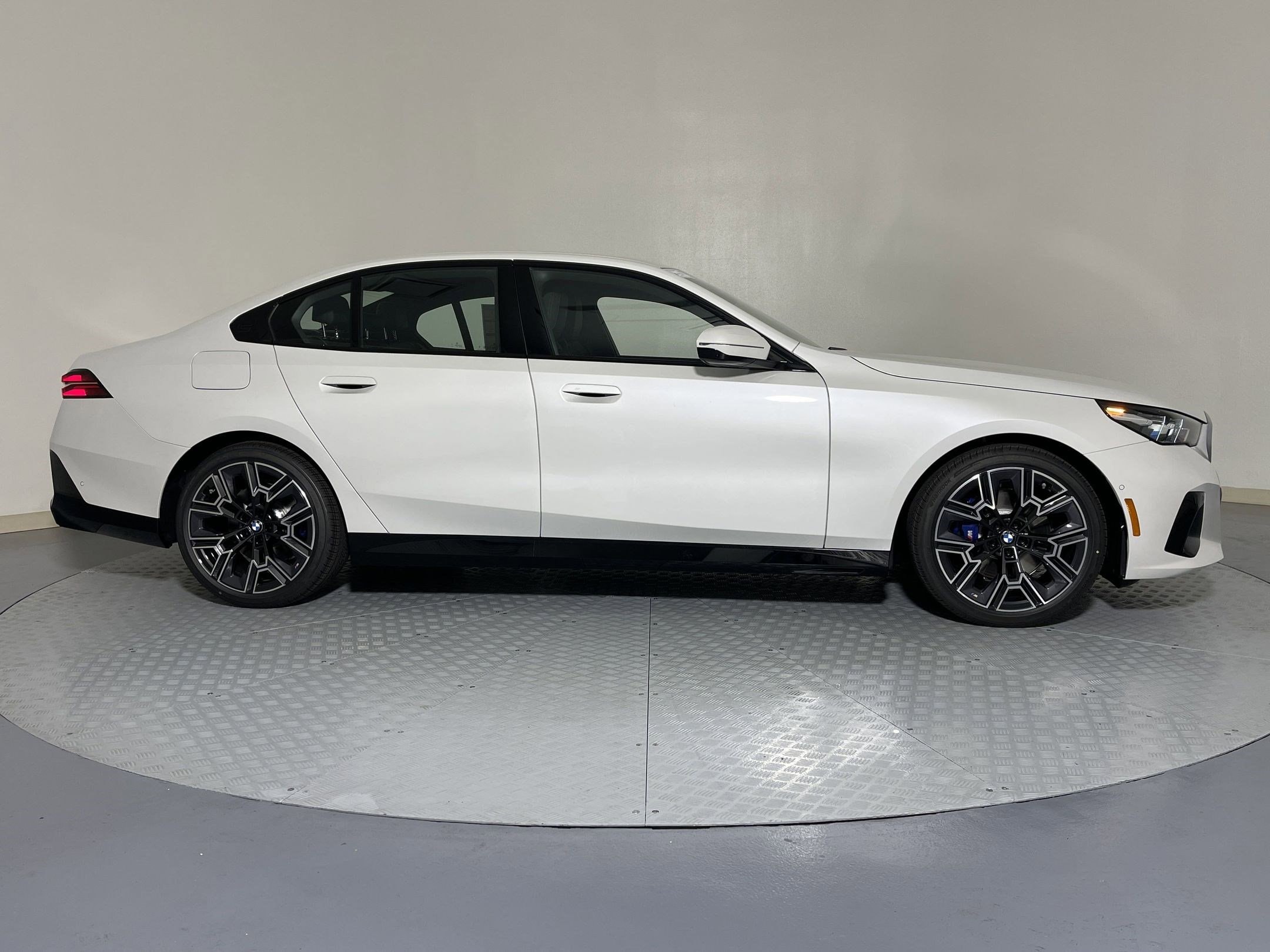 2026 BMW 5 Series 530i - Photo 7