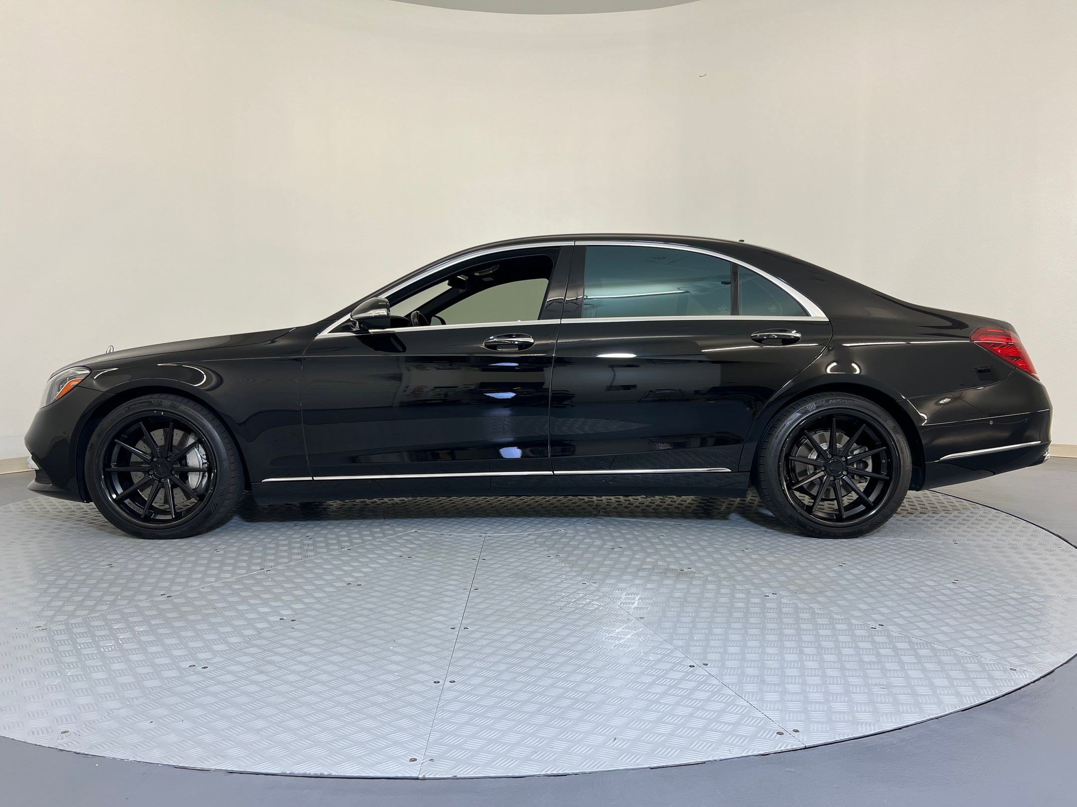 2019 Mercedes Benz S 450 photo 2