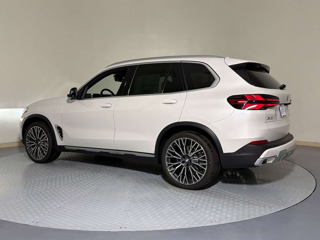 New 2026 BMW X5 sDrive40i SUV