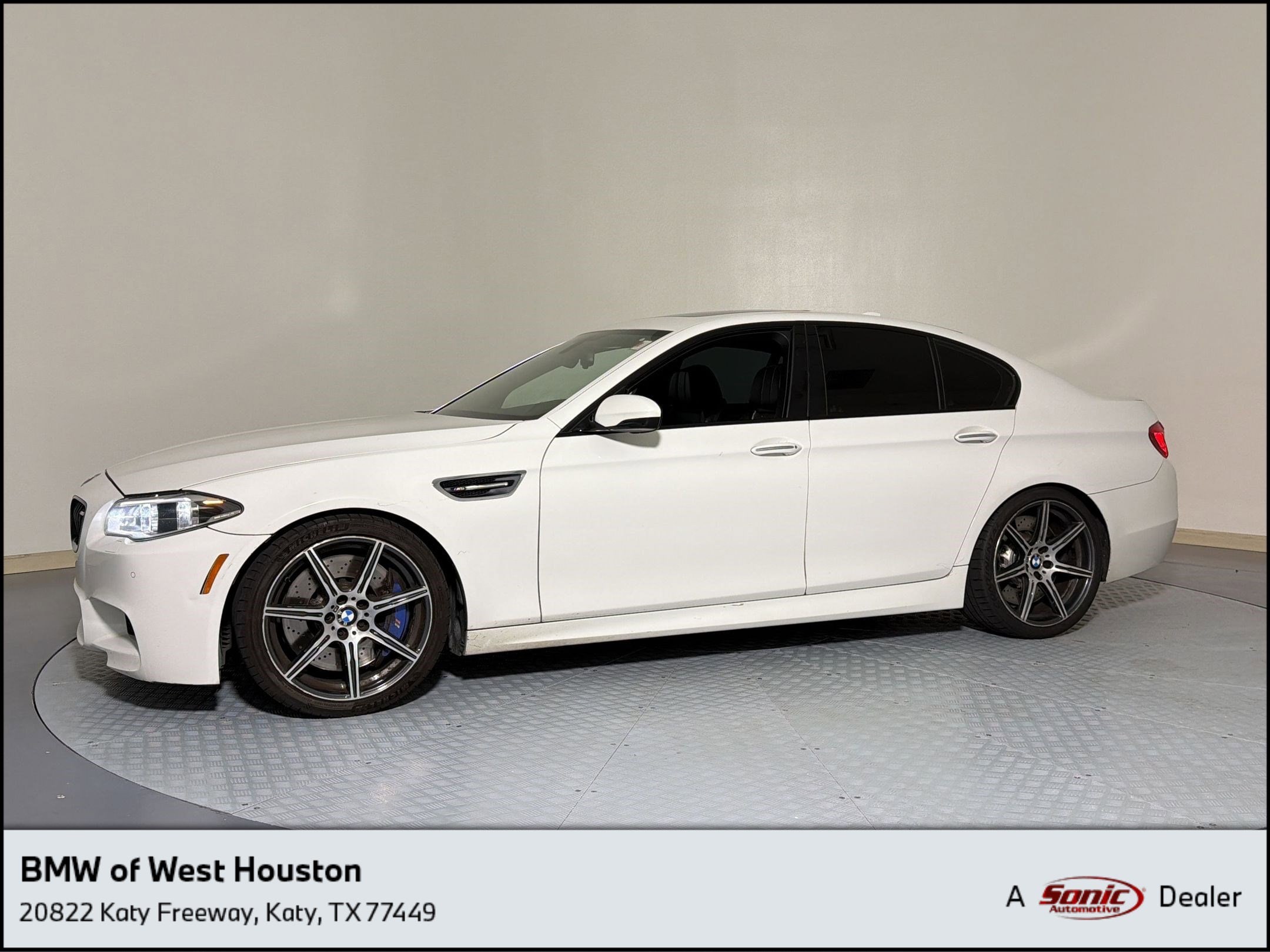 2016 BMW M5 -'s photo