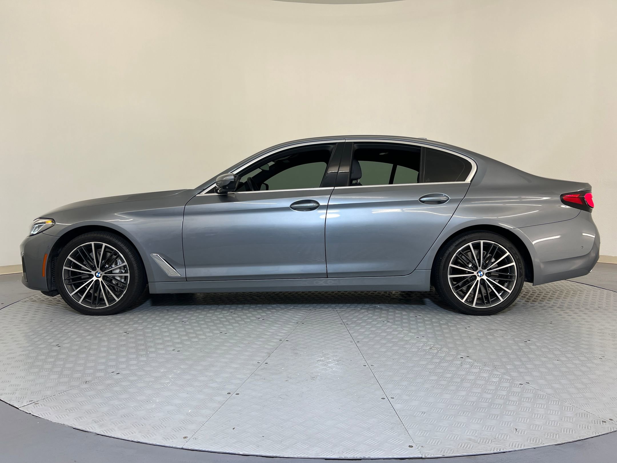 2021 Bmw 540i photo 2