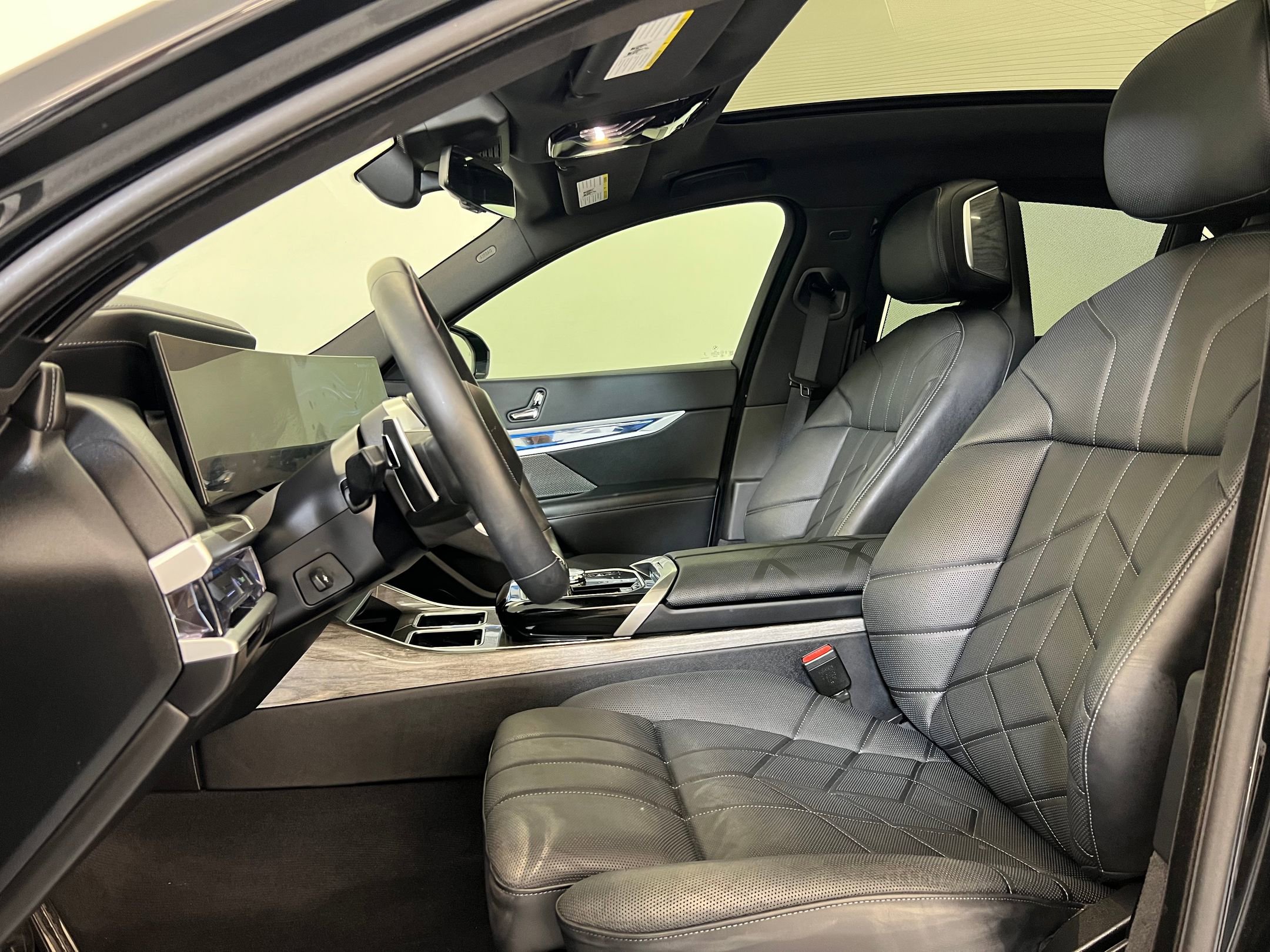 2025 Bmw 740i photo 2