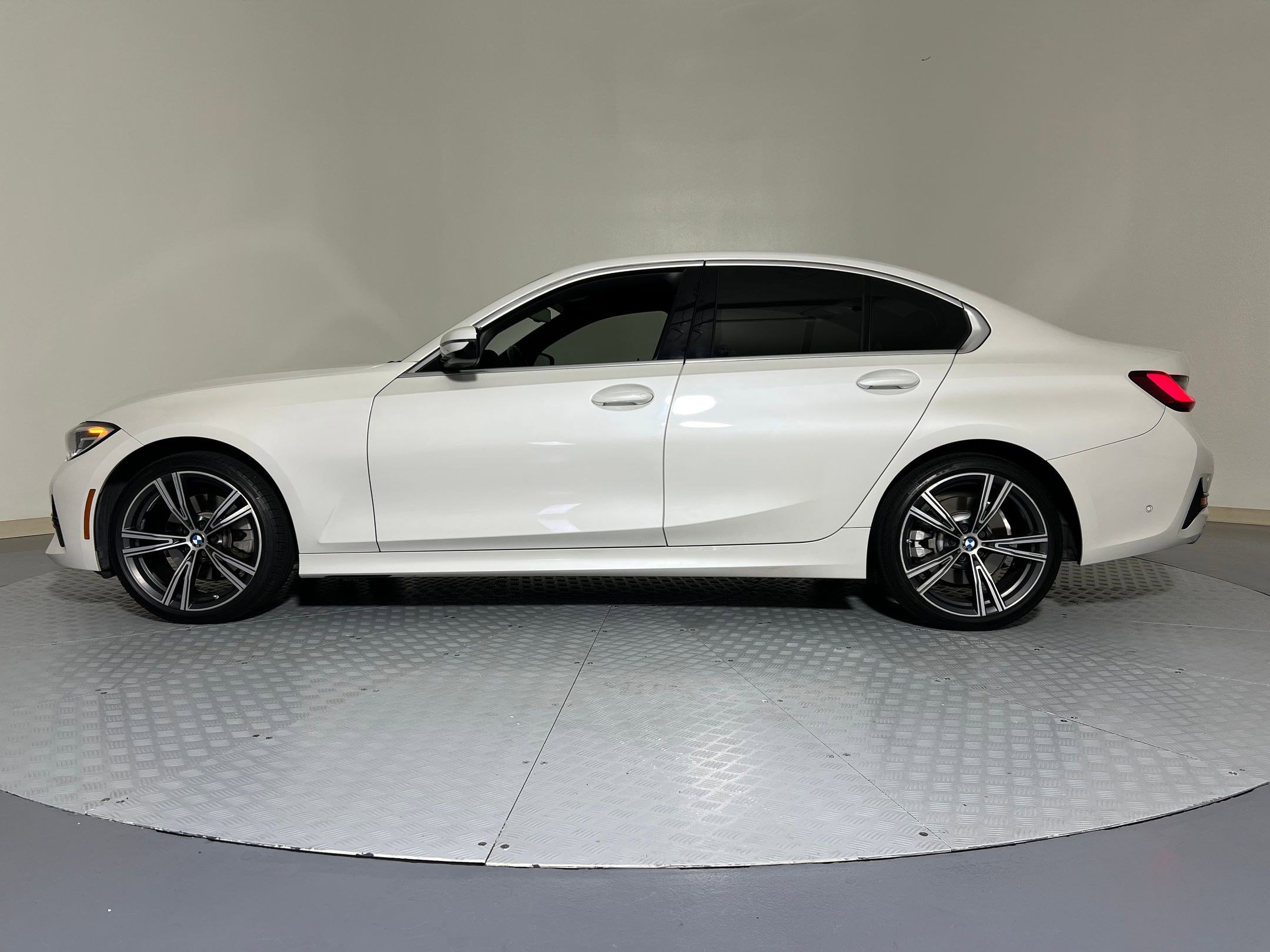 2022 Bmw 330i 3-Series photo 2