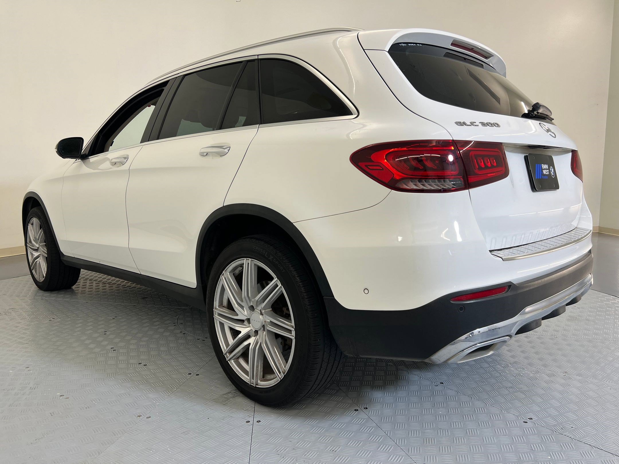 2022 Mercedes Benz GLC 300 photo 2