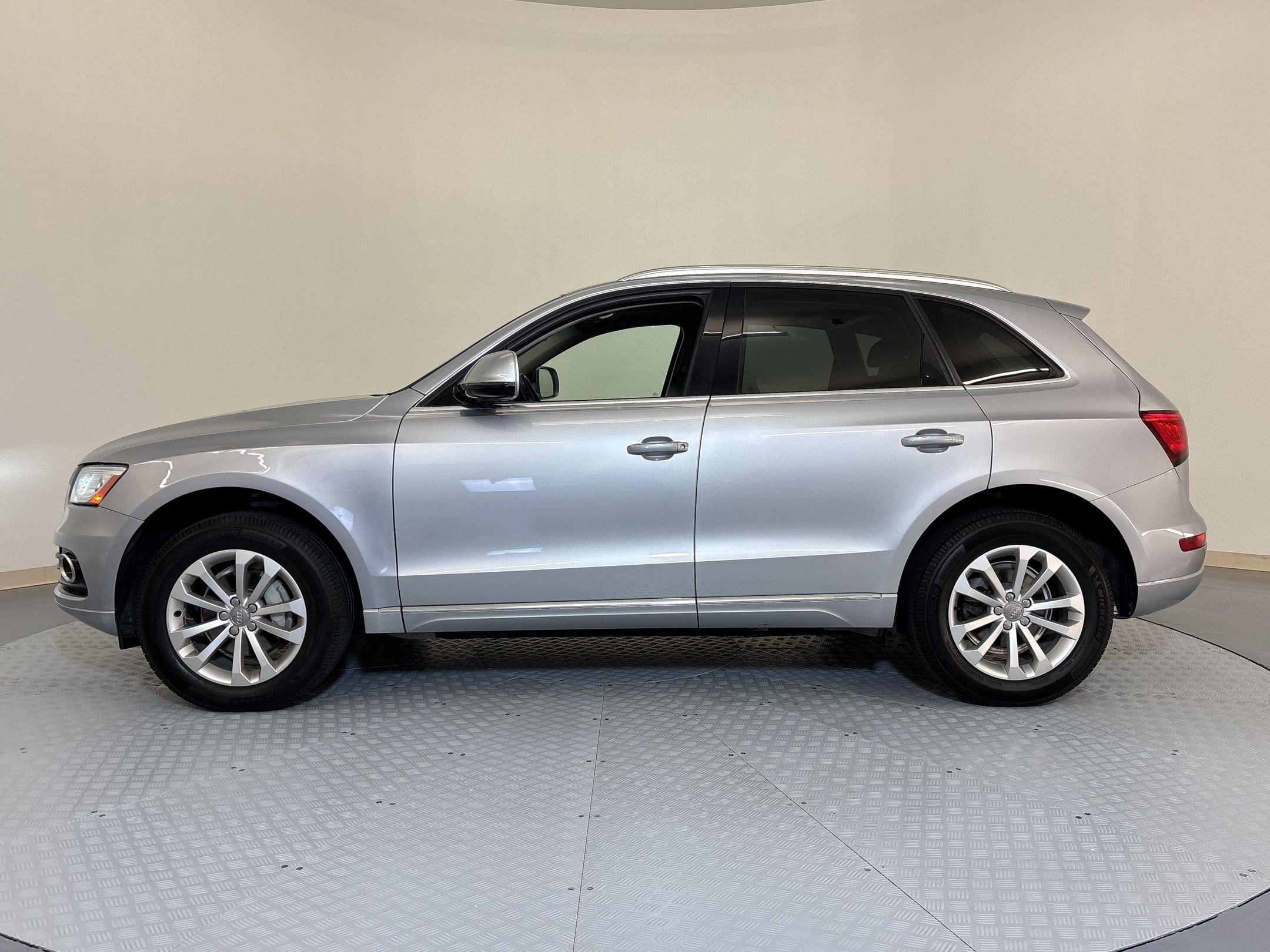 Used 2015 Audi Q5 Premium Plus with VIN WA1LFAFP6FA139827 for sale in Katy, TX
