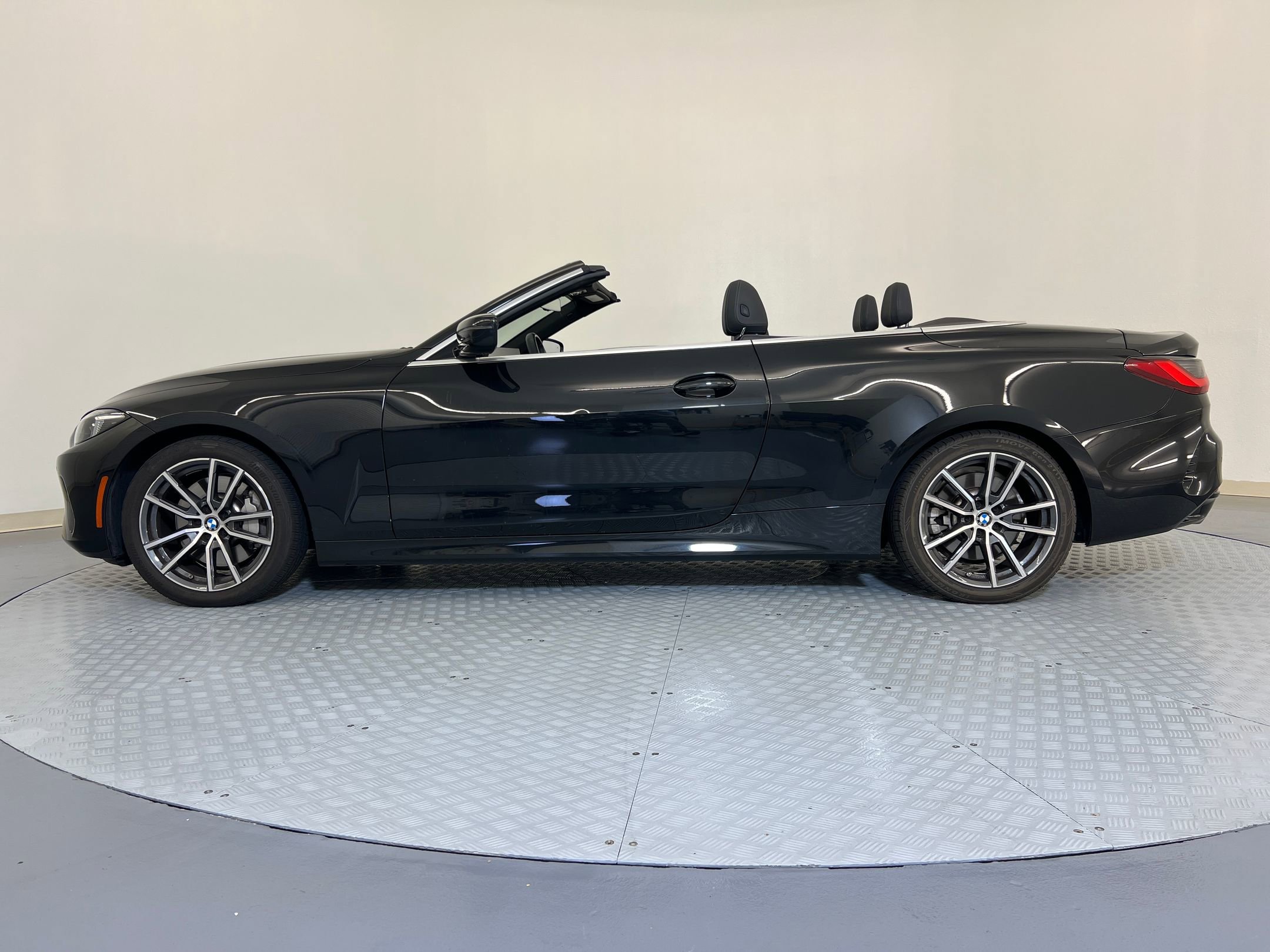 2025 Bmw 430i Convertible photo 2