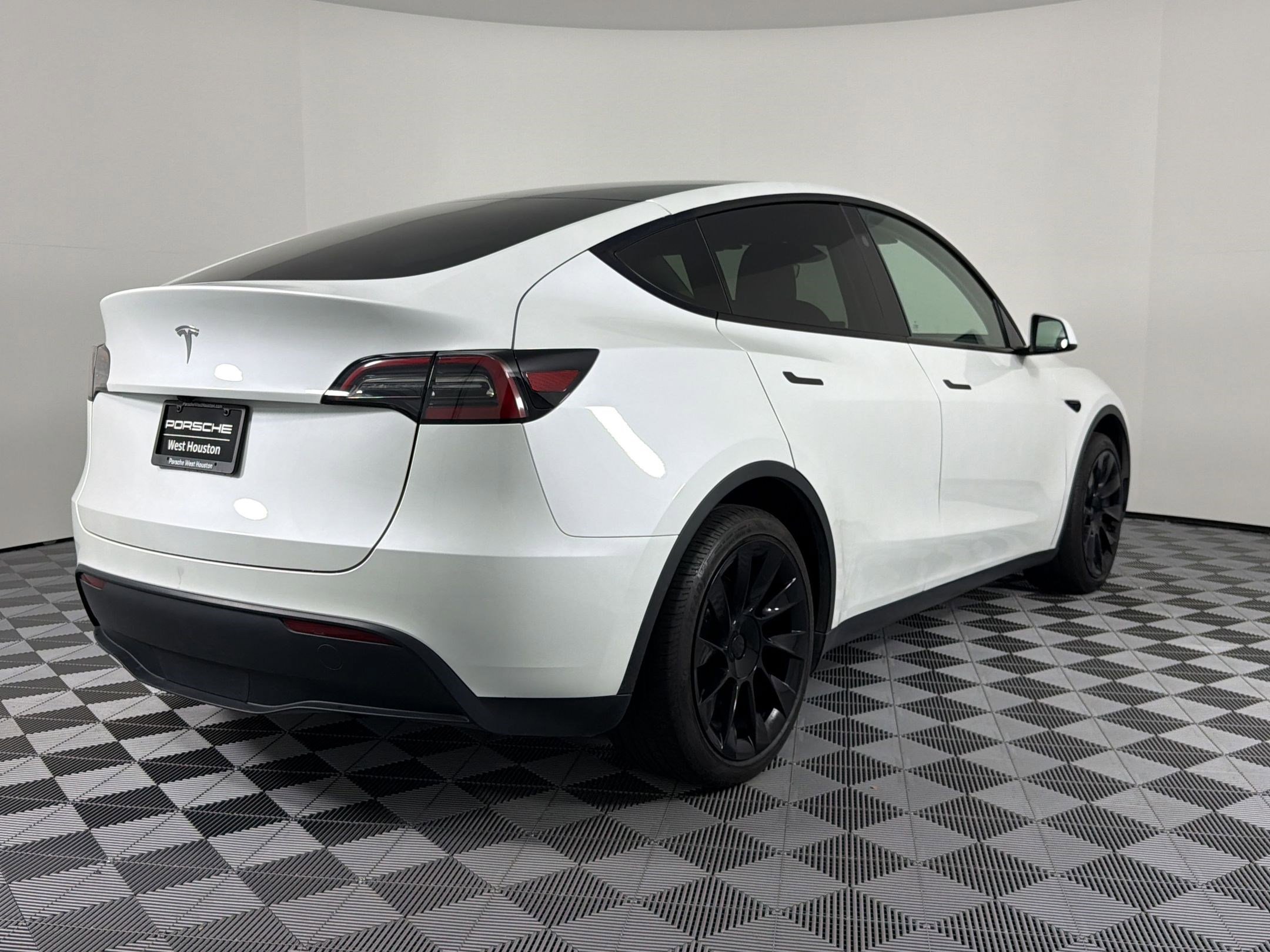 Model Y Base SUV