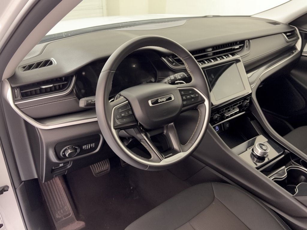 Used 2023 Jeep Grand Cherokee L Laredo SUV