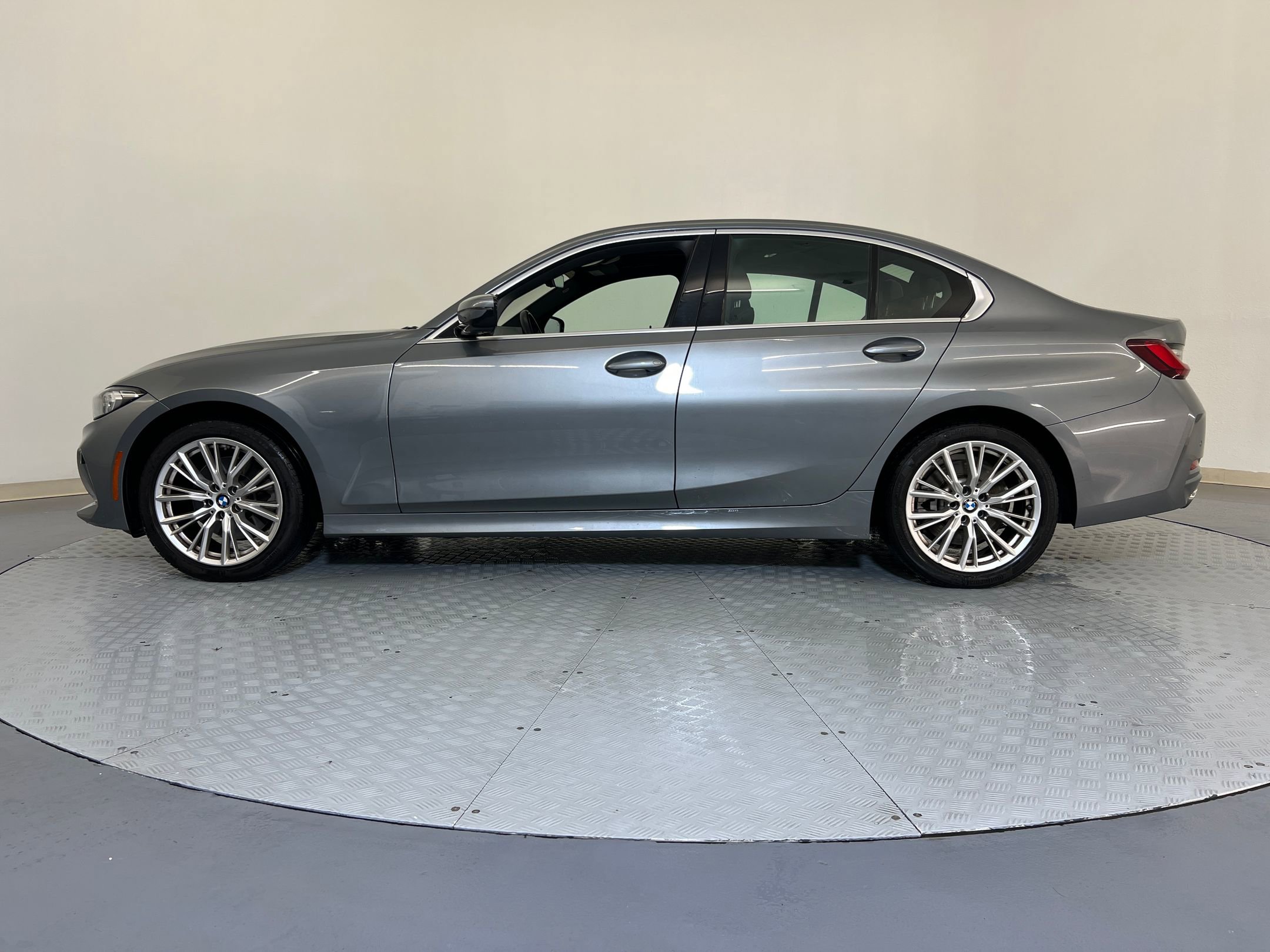 2024 Bmw 330i xDrive photo 2