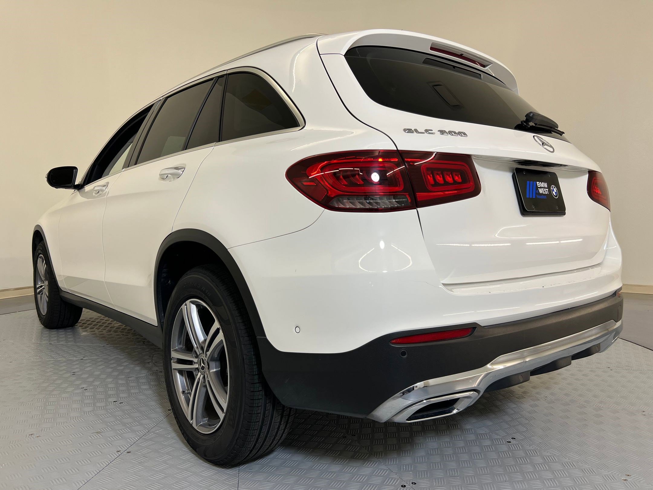 2022 Mercedes Benz GLC 300 photo 2