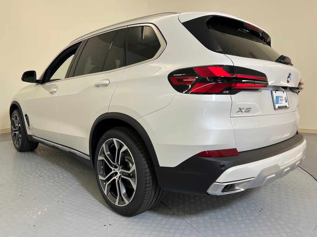 New 2026 BMW X5 sDrive40i SUV