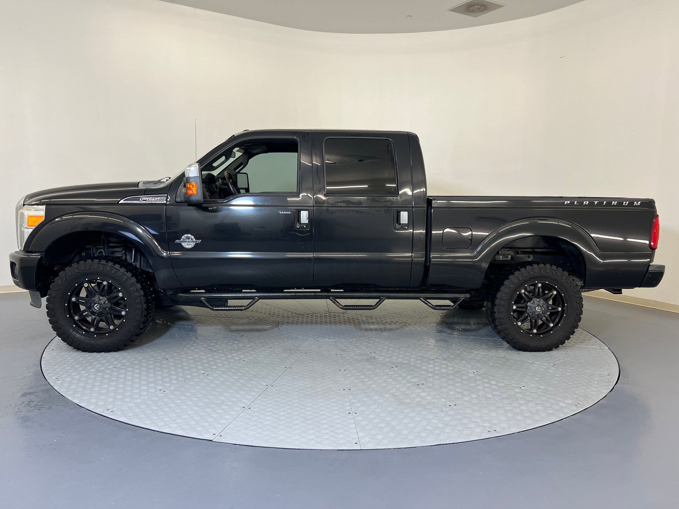 2014 Ford F-250 XLT photo 2