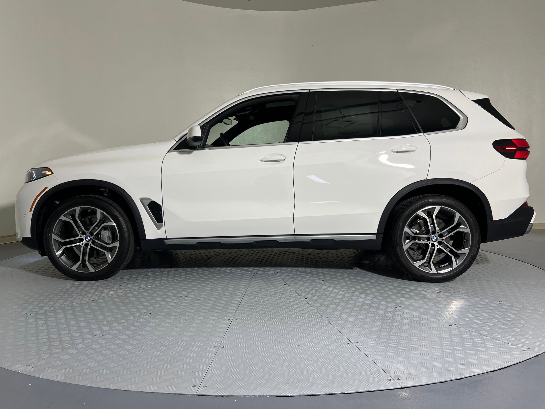 2026 Bmw X5 sDrive40i photo 2