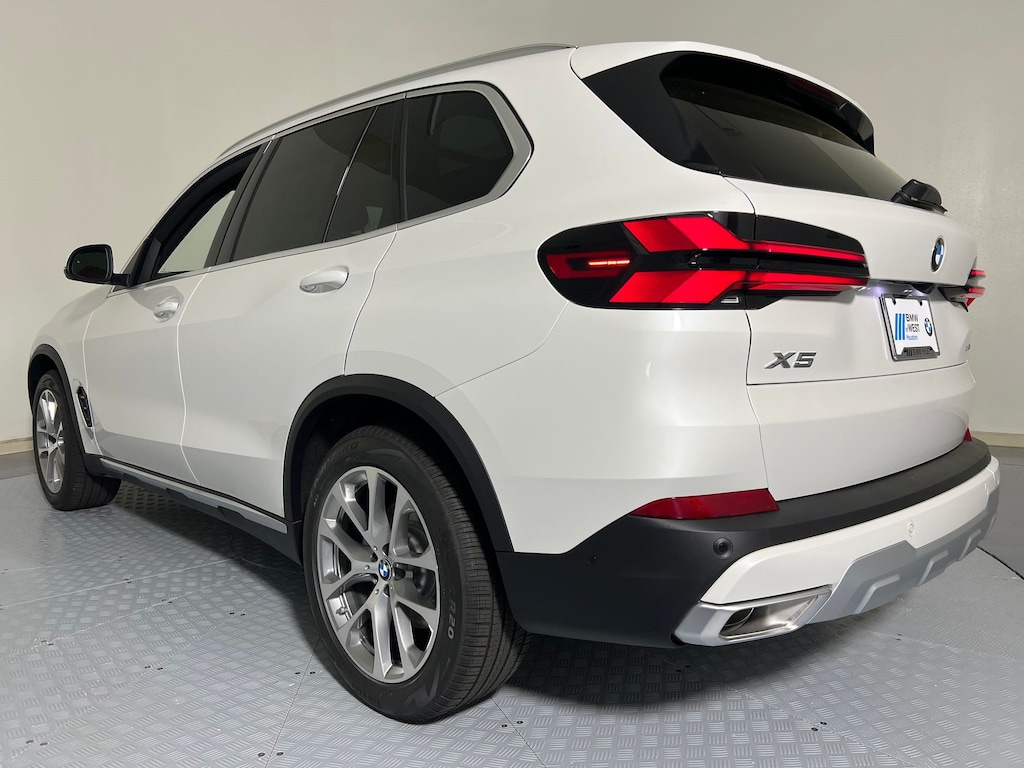 New 2026 BMW X5 sDrive40i SUV
