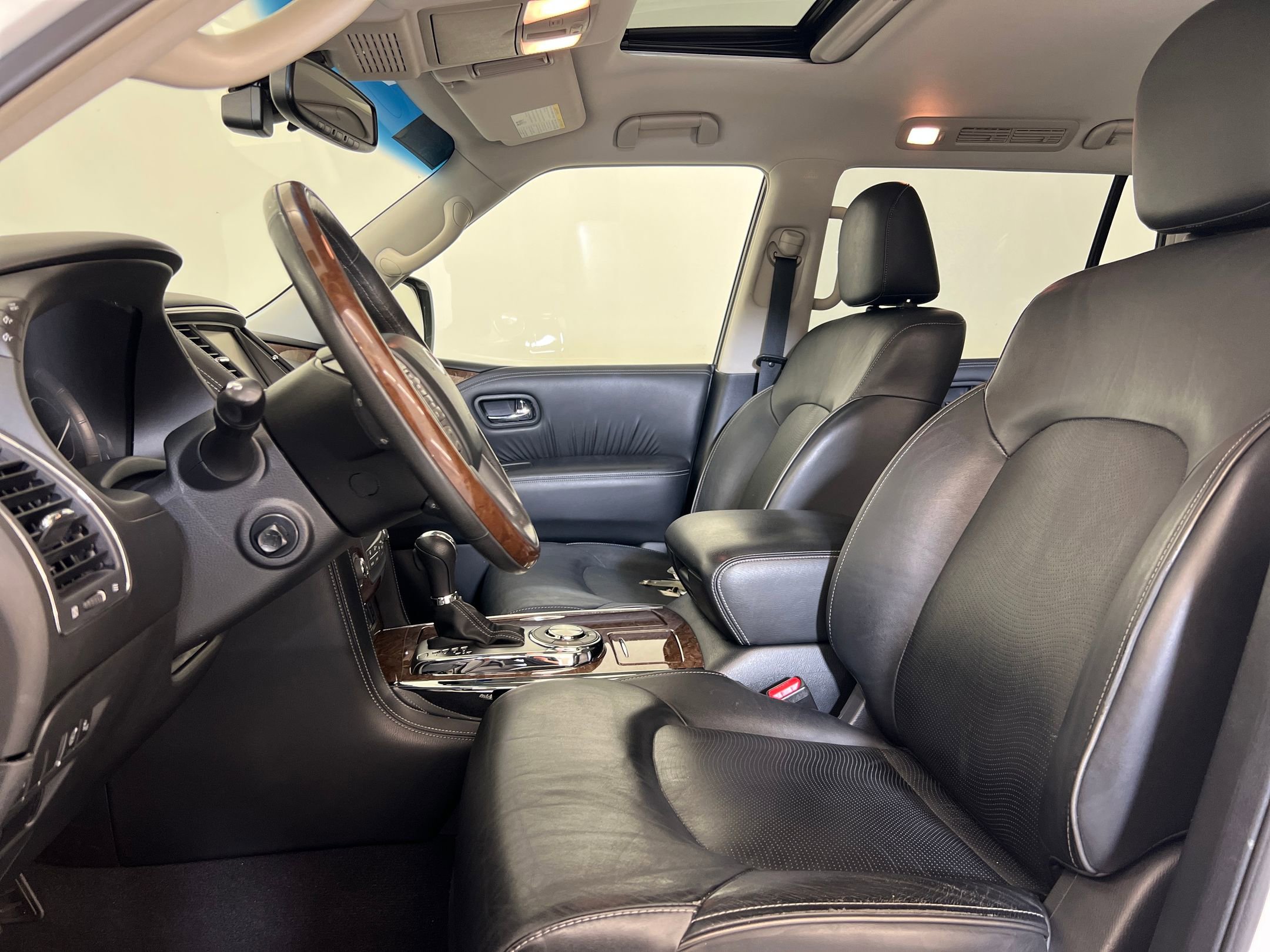 2017 Infiniti QX80 photo 4