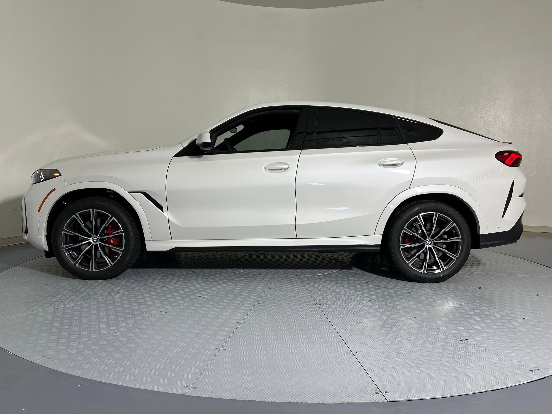 2026 Bmw X6 xDrive40i photo 2